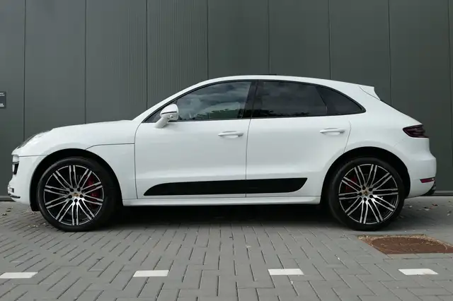 Porsche Macan view 9