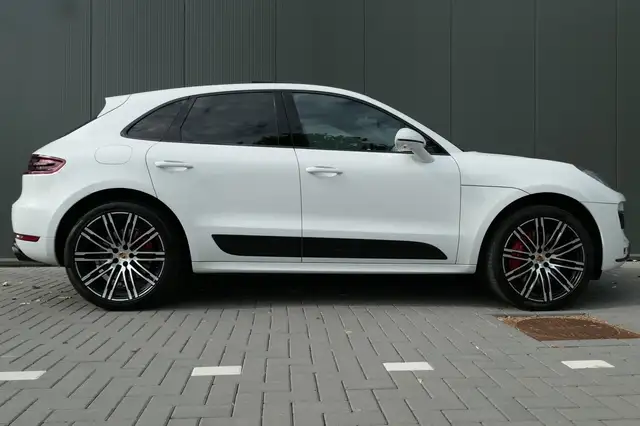 Porsche Macan view 10