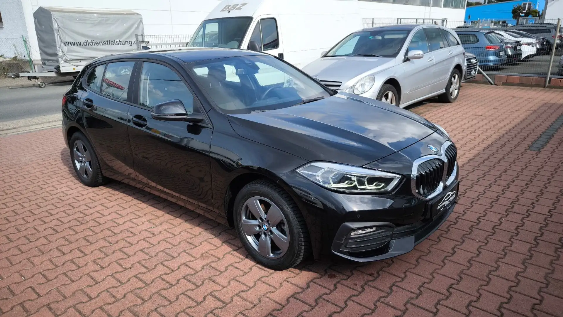 BMW 118 i Lim. Advantage LED Sitzheizung Schwarz - 1