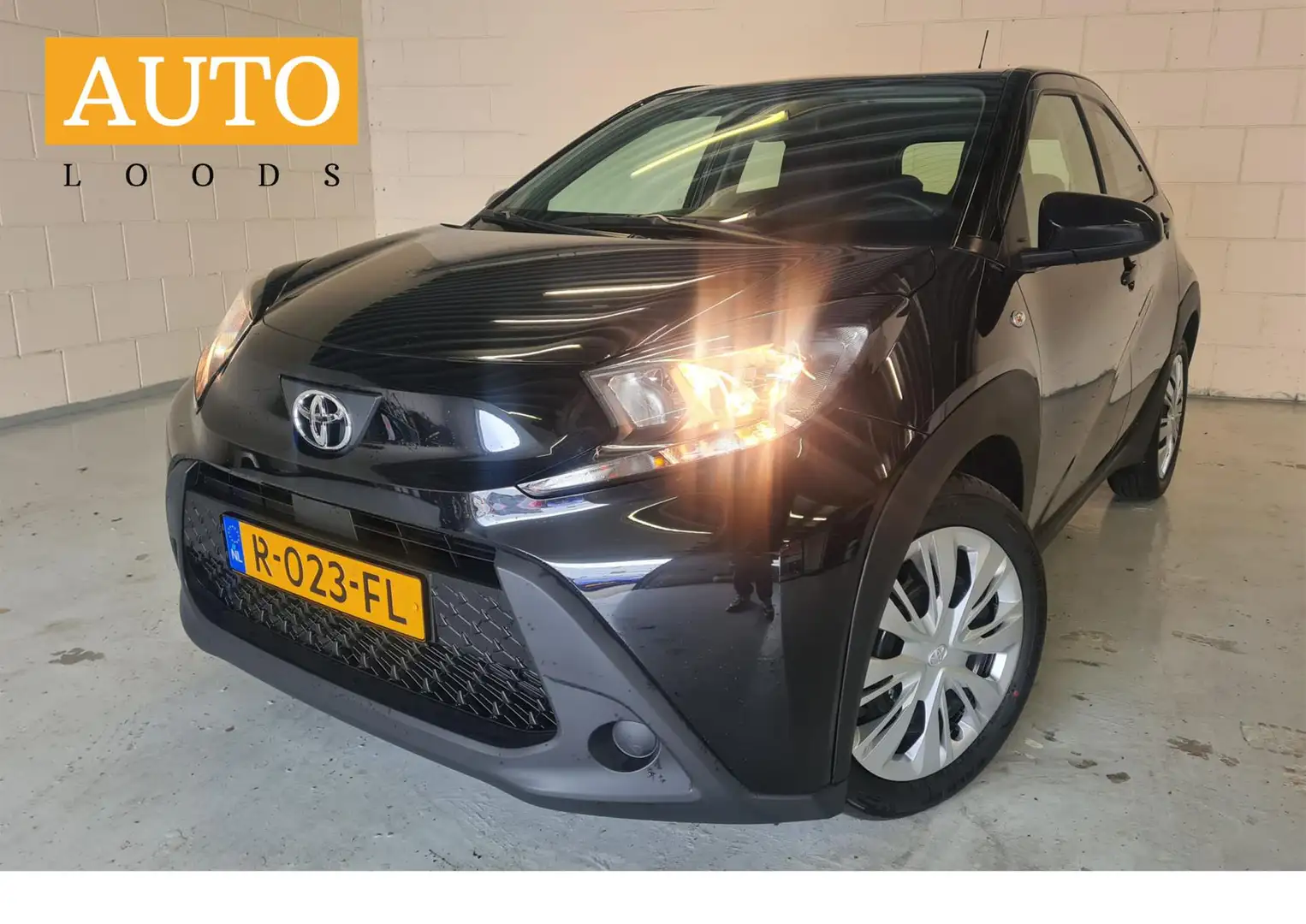 Toyota Aygo X 1.0 VVT-i MT play Zwart - 1