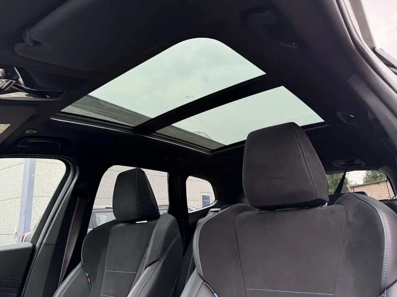 BMW X1 sDrive18i M Sport Pro / PANO / CAM / KEYLESS / SPOILER / NAVI, миниатюра 22