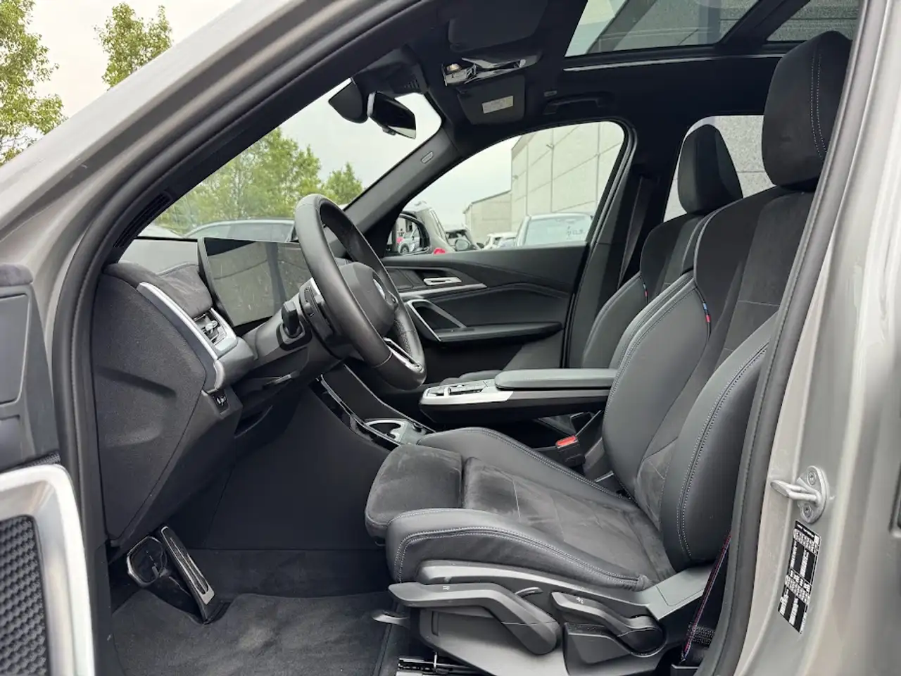 BMW X1 sDrive18i M Sport Pro / PANO / CAM / KEYLESS / SPOILER / NAVI, миниатюра 19