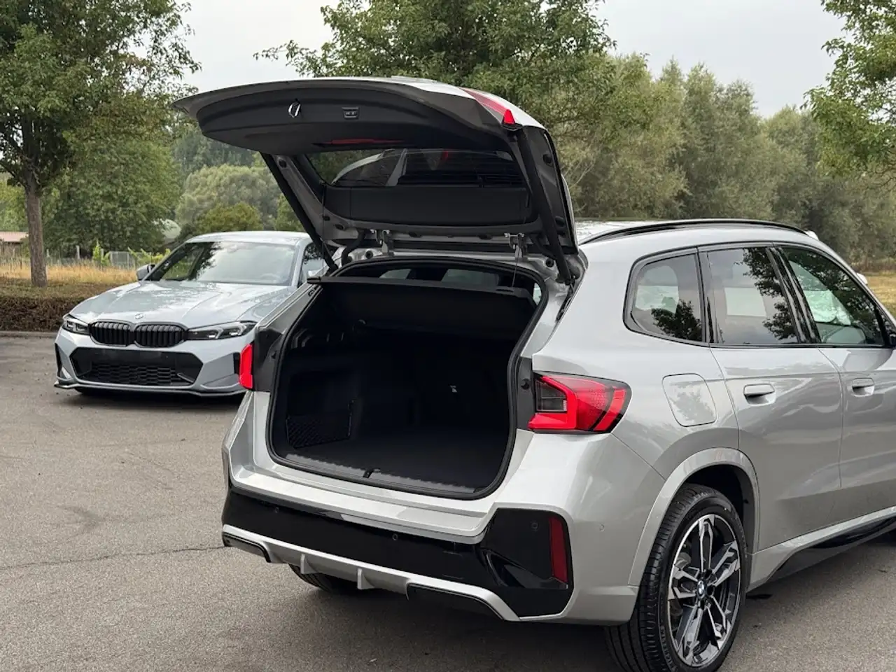 BMW X1 sDrive18i M Sport Pro / PANO / CAM / KEYLESS / SPOILER / NAVI, миниатюра 12