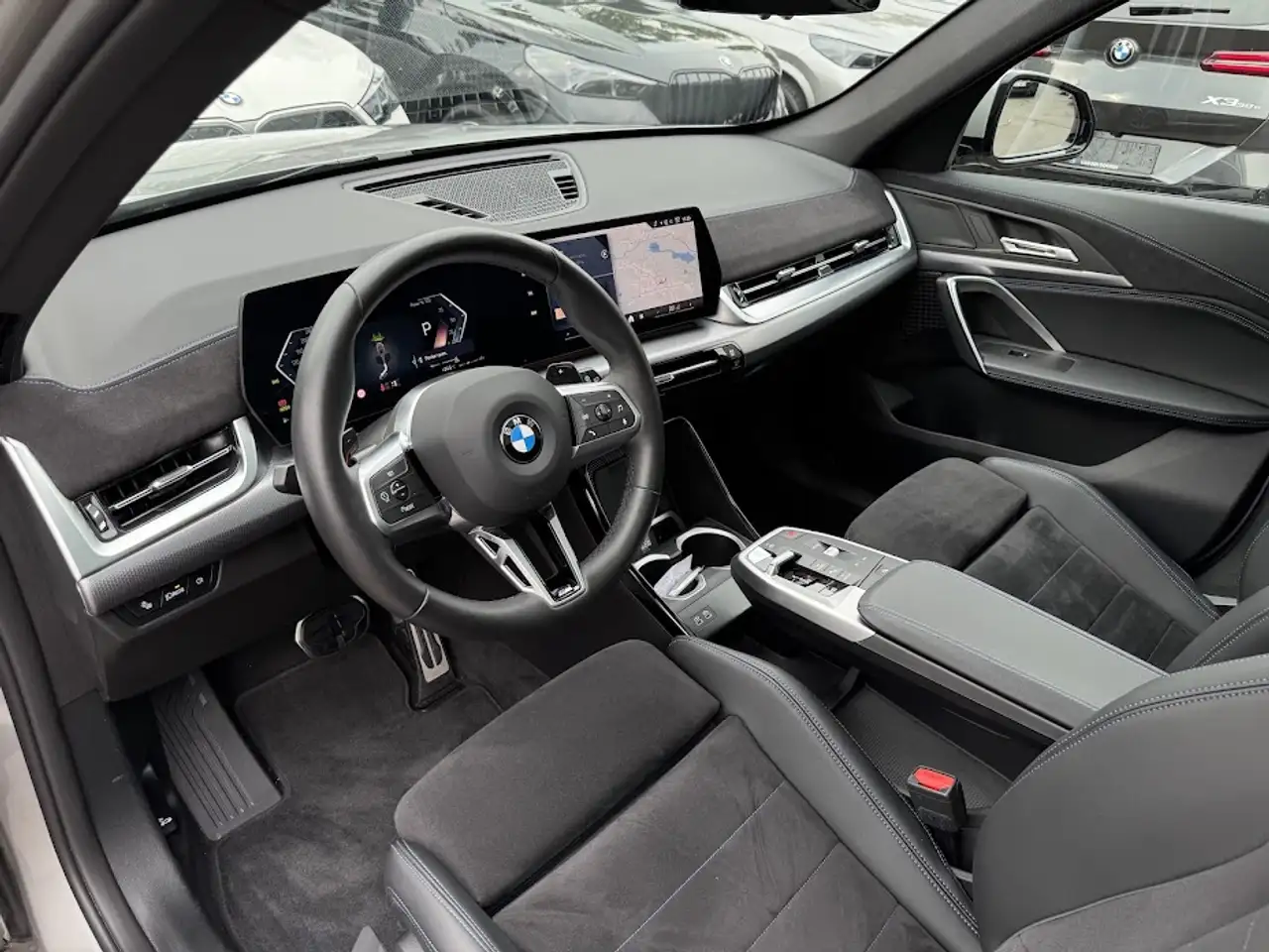 BMW X1 sDrive18i M Sport Pro / PANO / CAM / KEYLESS / SPOILER / NAVI, миниатюра 23