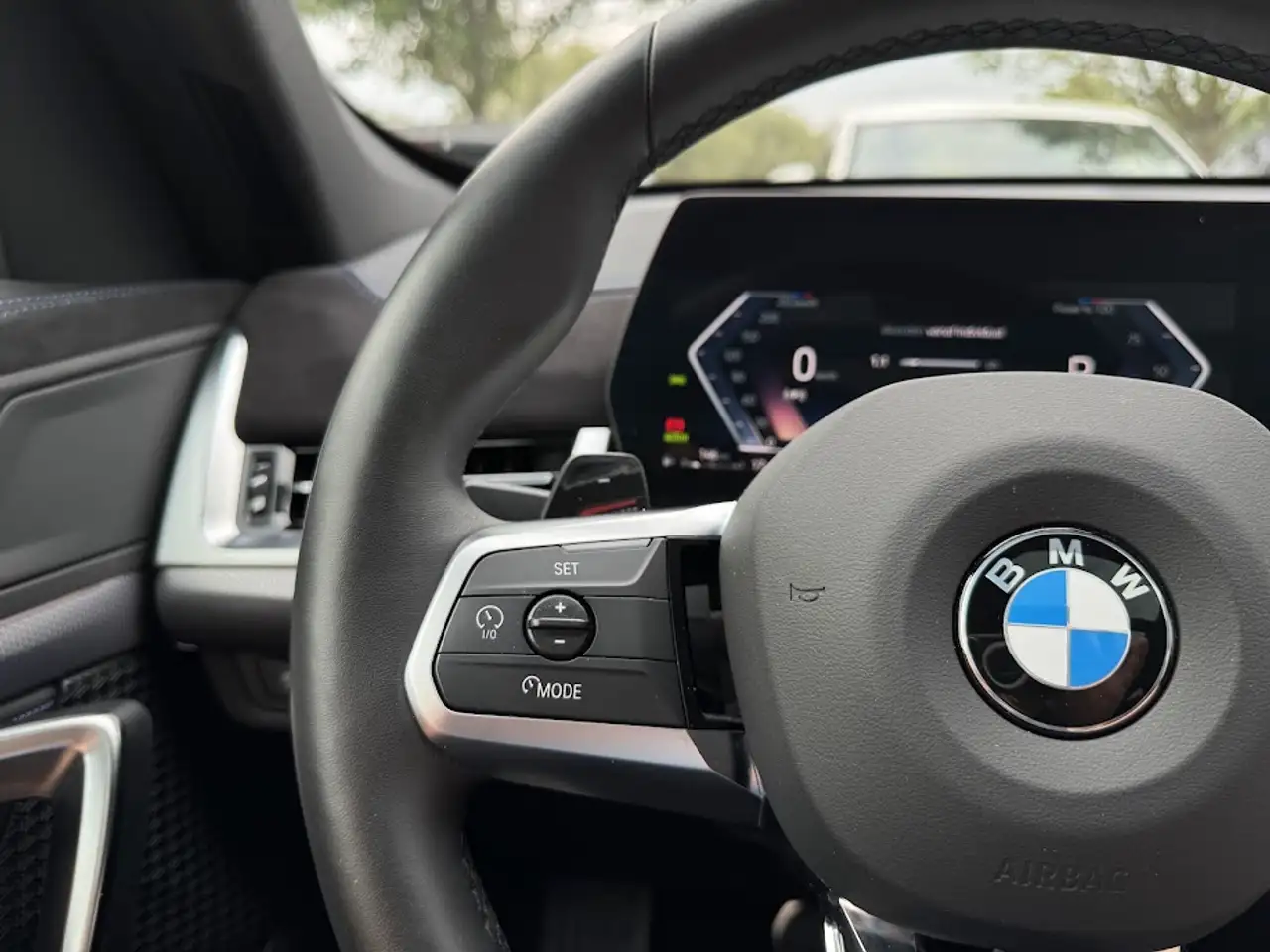 BMW X1 sDrive18i M Sport Pro / PANO / CAM / KEYLESS / SPOILER / NAVI, миниатюра 25