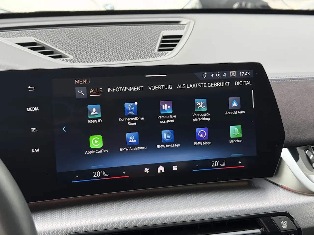 BMW X1 sDrive18i M Sport Pro / PANO / CAM / KEYLESS / SPOILER / NAVI, миниатюра 29