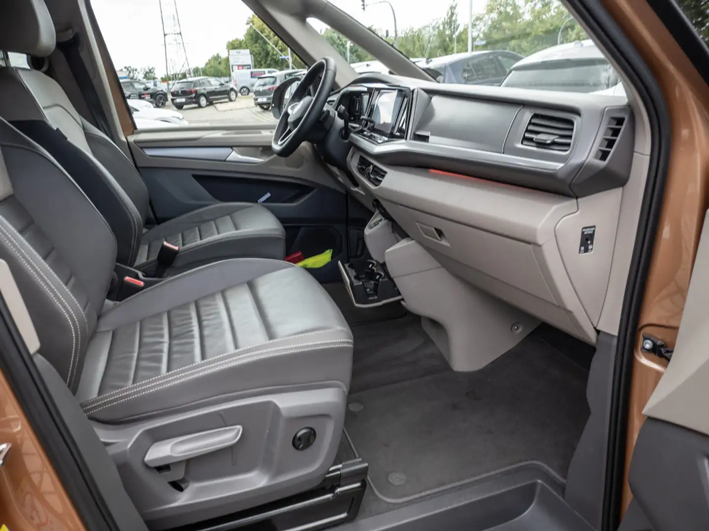 Volkswagen T7 Multivan 2.0 TDI DSG Life SHZ AHK 7-SITZER Bronze - 2