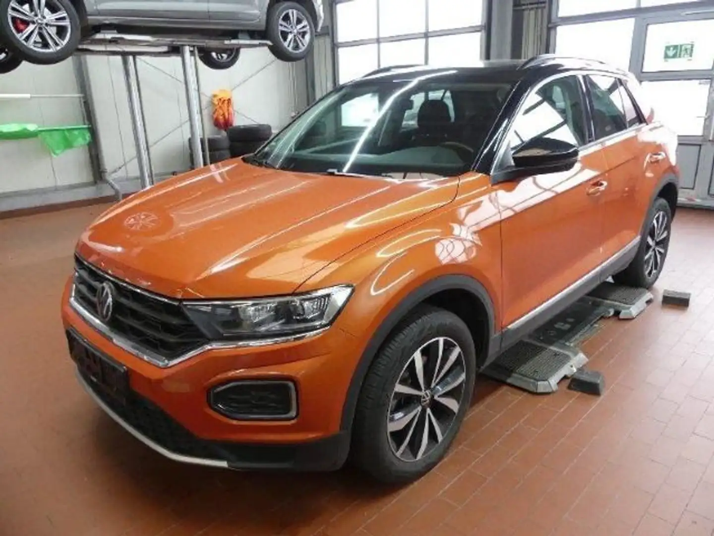 Volkswagen T-Roc 1.0 TSI STYLE LED+DAB+BT+SHZ+PDC+MFL+PANO Orange - 2