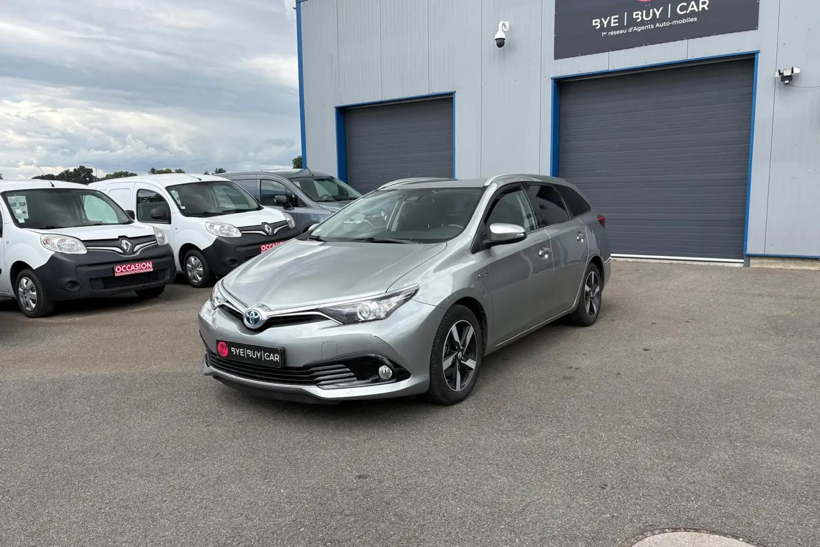 Toyota Auris TOURING SPORT HYBRIDE 1.8L 136CH BVA CVT TREND GTI Gris - 1