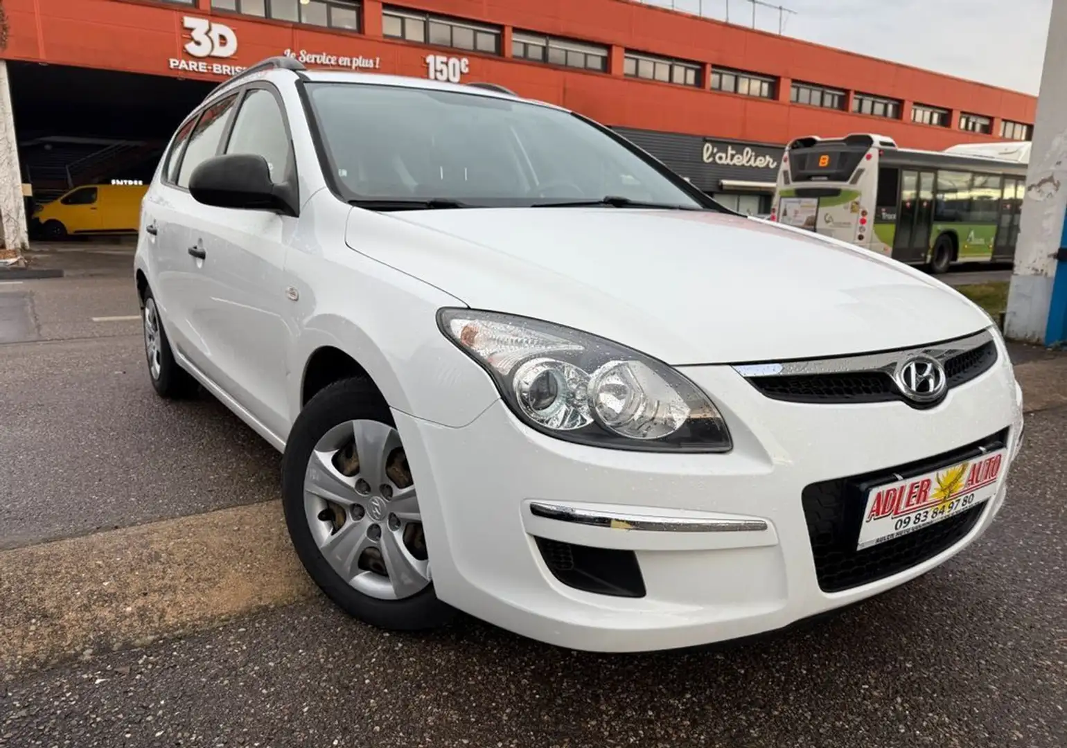 Hyundai i30 SW 1.6 CRDi90 Pack Clim Blanc - 1