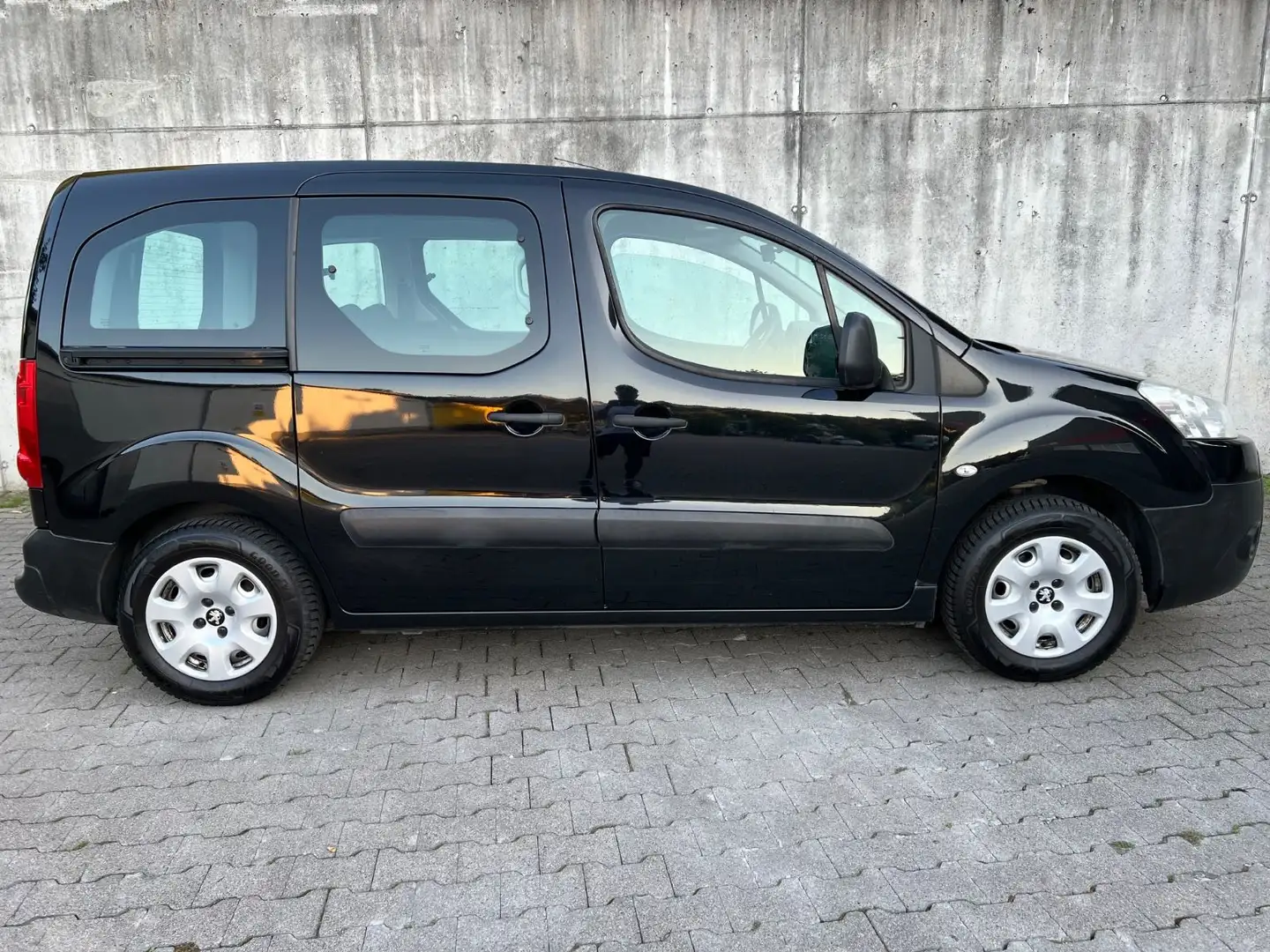 Peugeot Partner 1.6 HDi *1.Hand*2xSchiebetüren*EU5 Schwarz - 2