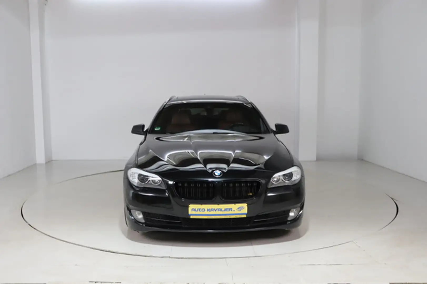 BMW 525 525d xDrive Touring * HUD * Soft-Close * Pano * Schwarz - 2