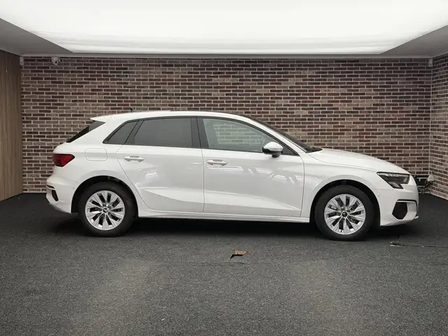 Audi A3 view 4