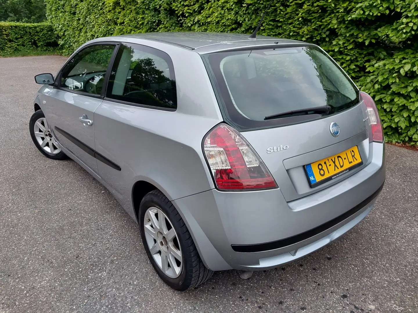 Fiat Stilo 1.4-16V APK 17-7-2027 NAP Grau - 2