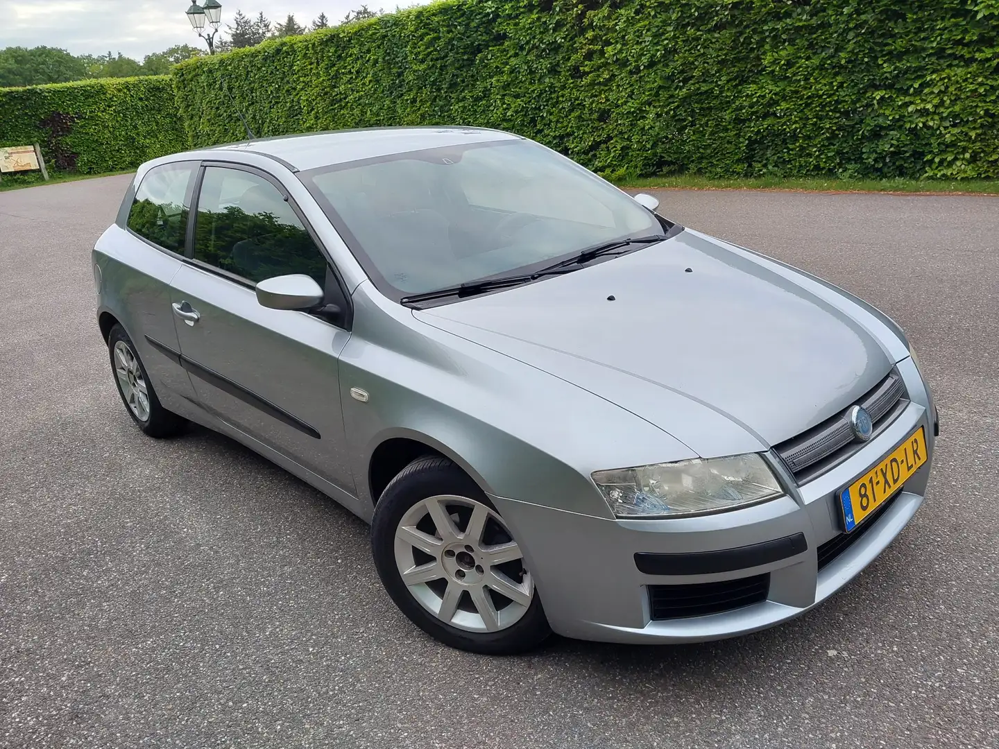 Fiat Stilo 1.4-16V APK 17-7-2027 NAP Grau - 1