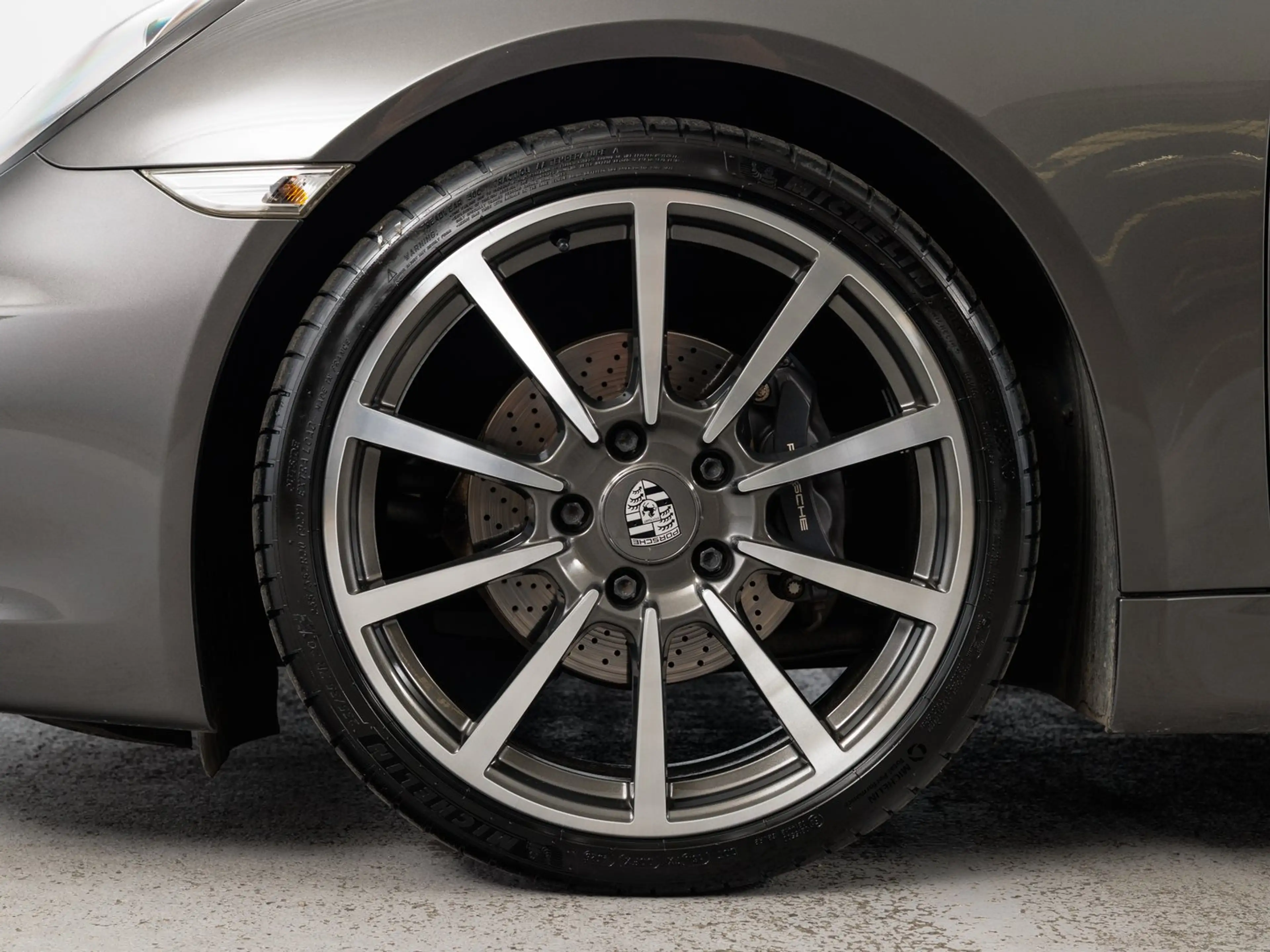 Porsche Cayman 981 — photo 15