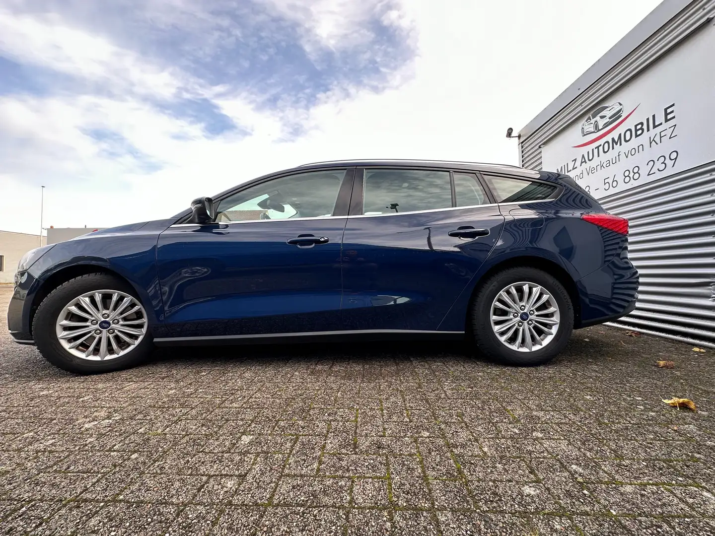 Ford Focus Titanium Blau - 2