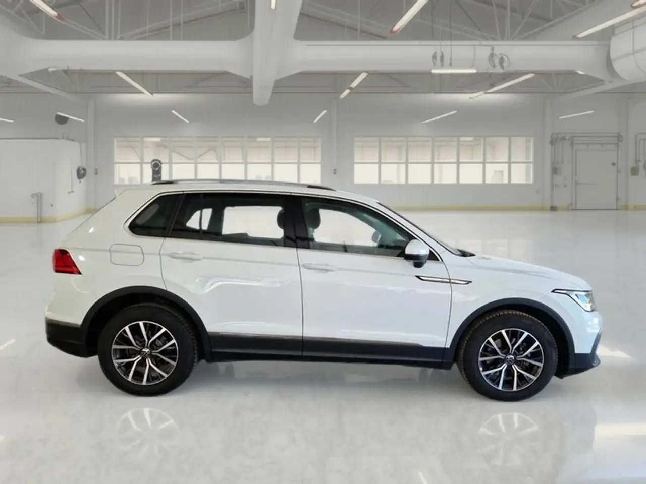 Volkswagen Tiguan 2.0 TDI SCR 90KW LIFE SUV, миниатюра 3