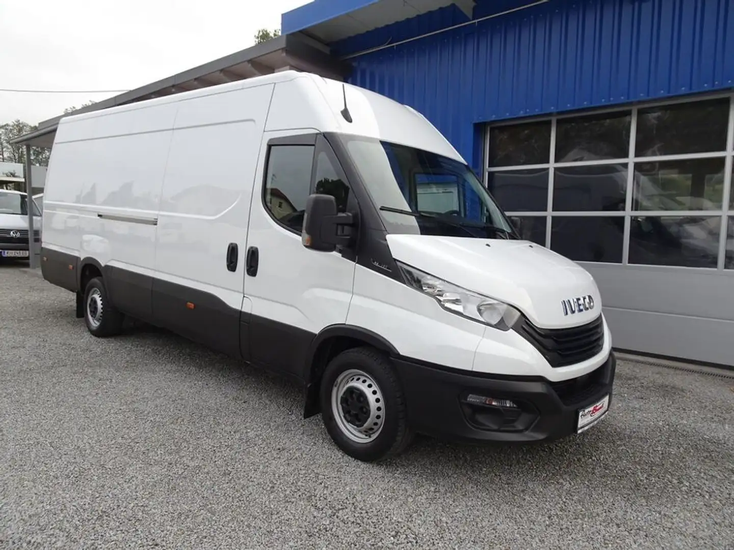Iveco Daily 35S16 V 2,3 D Kasten L4H2 / AHK 3500 KG Weiß - 1