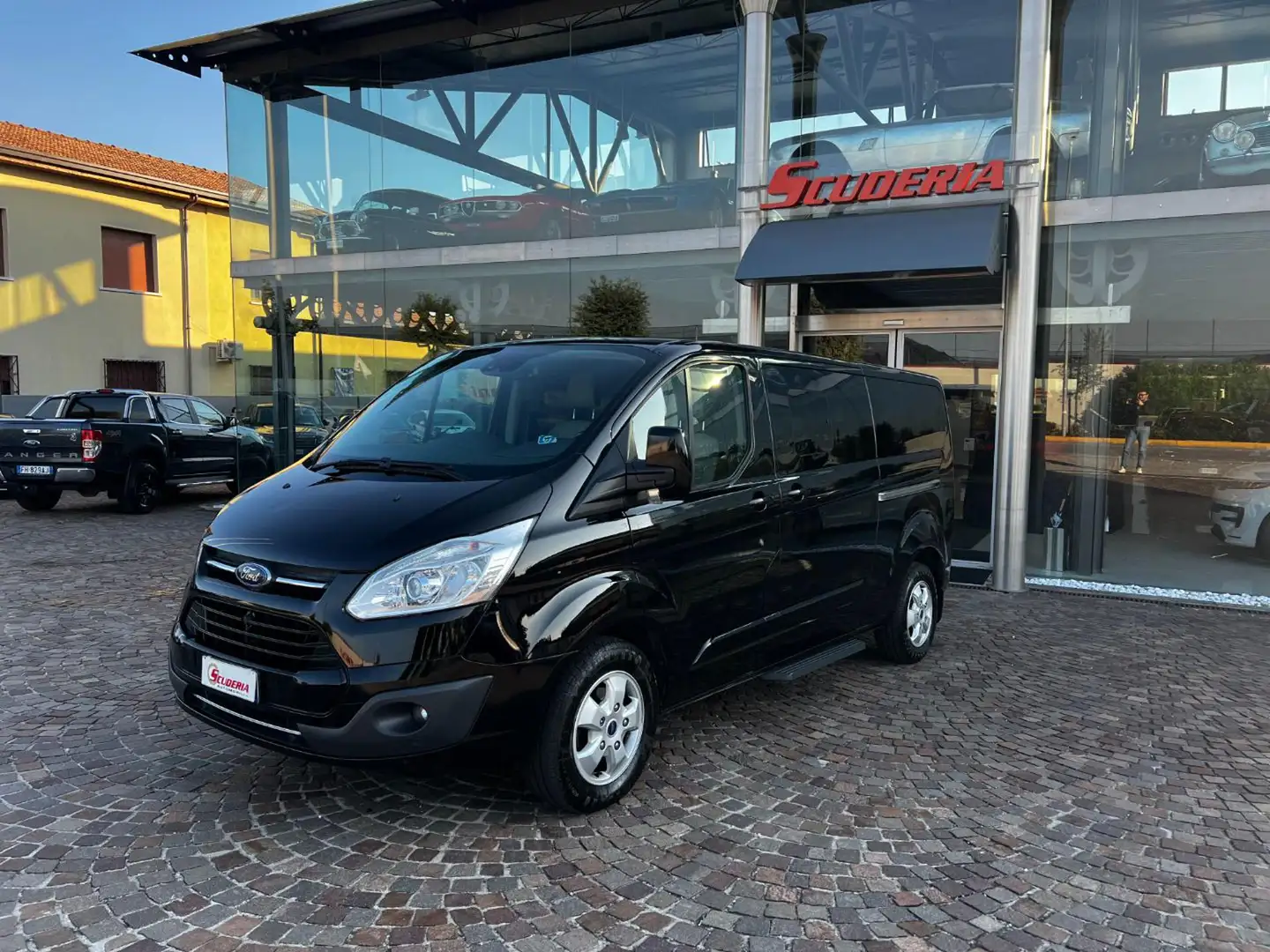 Ford Tourneo Custom 310 2.0 TDCi 170CV PL Titanium Nero - 2