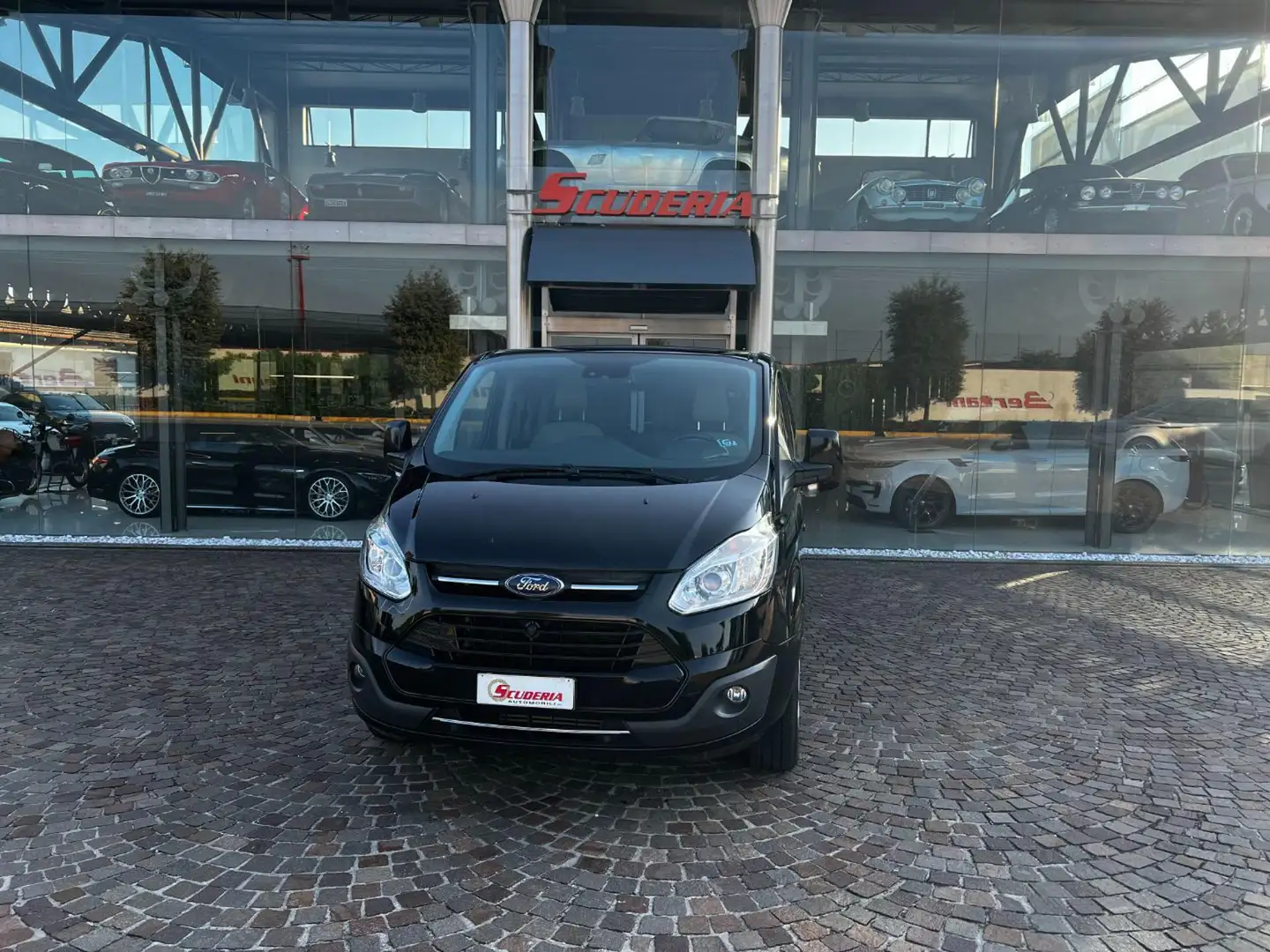 Ford Tourneo Custom 310 2.0 TDCi 170CV PL Titanium Nero - 1