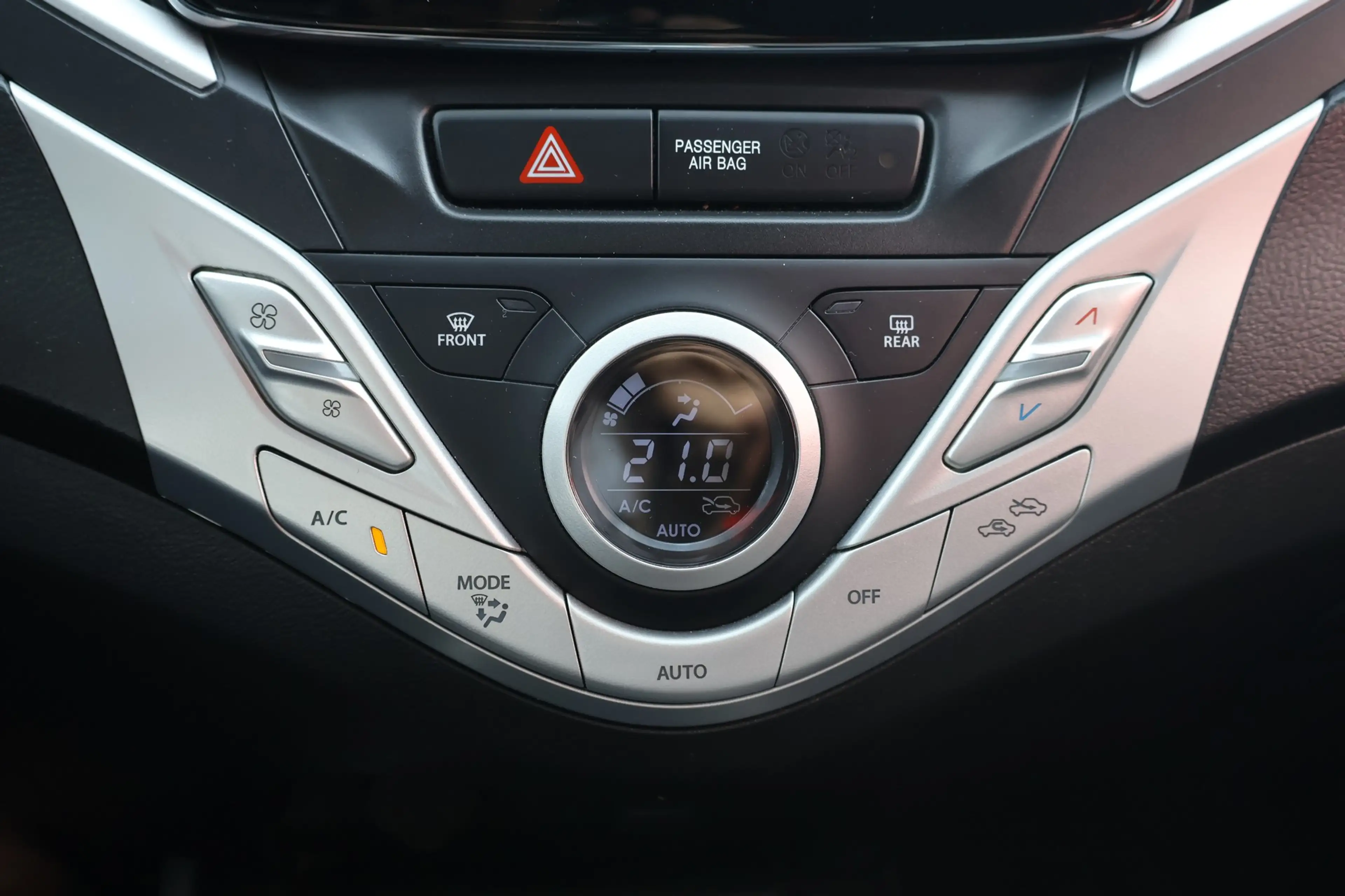 Suzuki Baleno 1.0 Comfort Bi-Xenon Navi ACC Kamera — photo 15