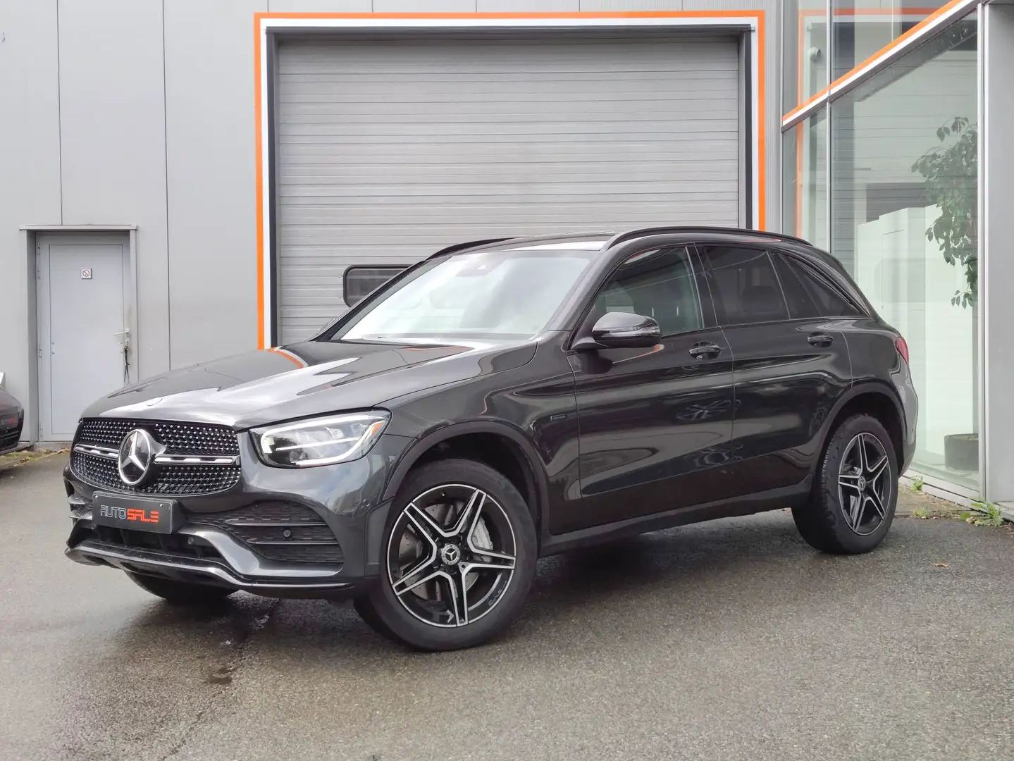 Mercedes-Benz GLC 300 e 4-Matic AMG line AHK/MBUX/CAM Gris - 1