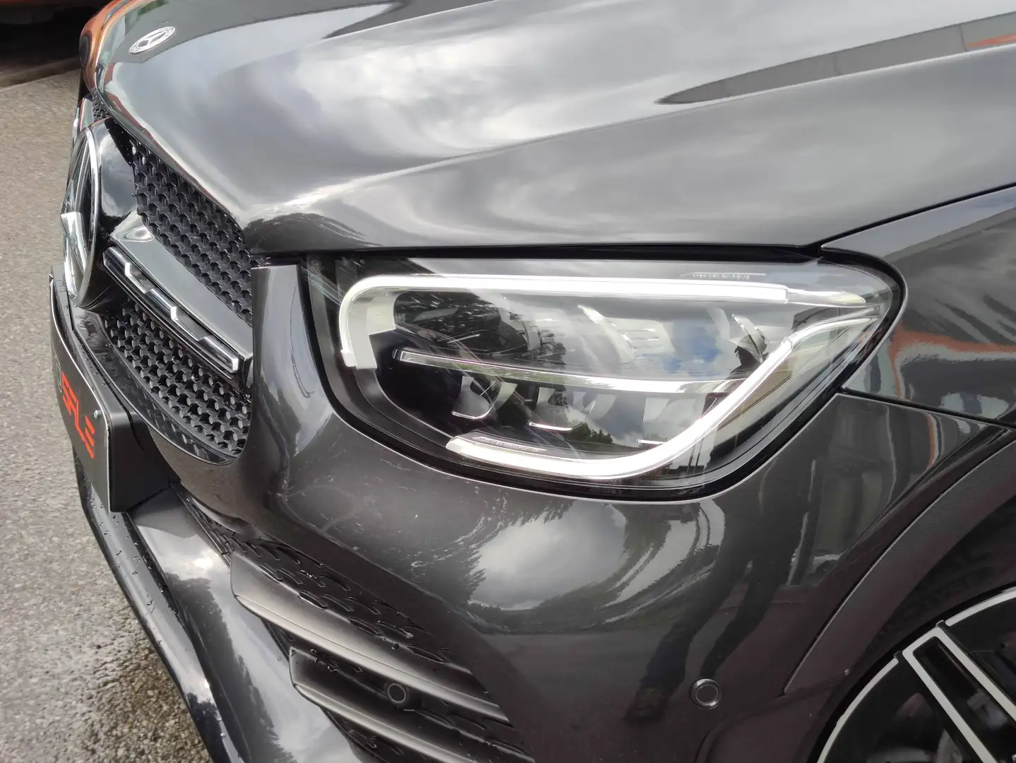 Mercedes-Benz GLC 300 e 4-Matic AMG line AHK/MBUX/CAM Gris - 2