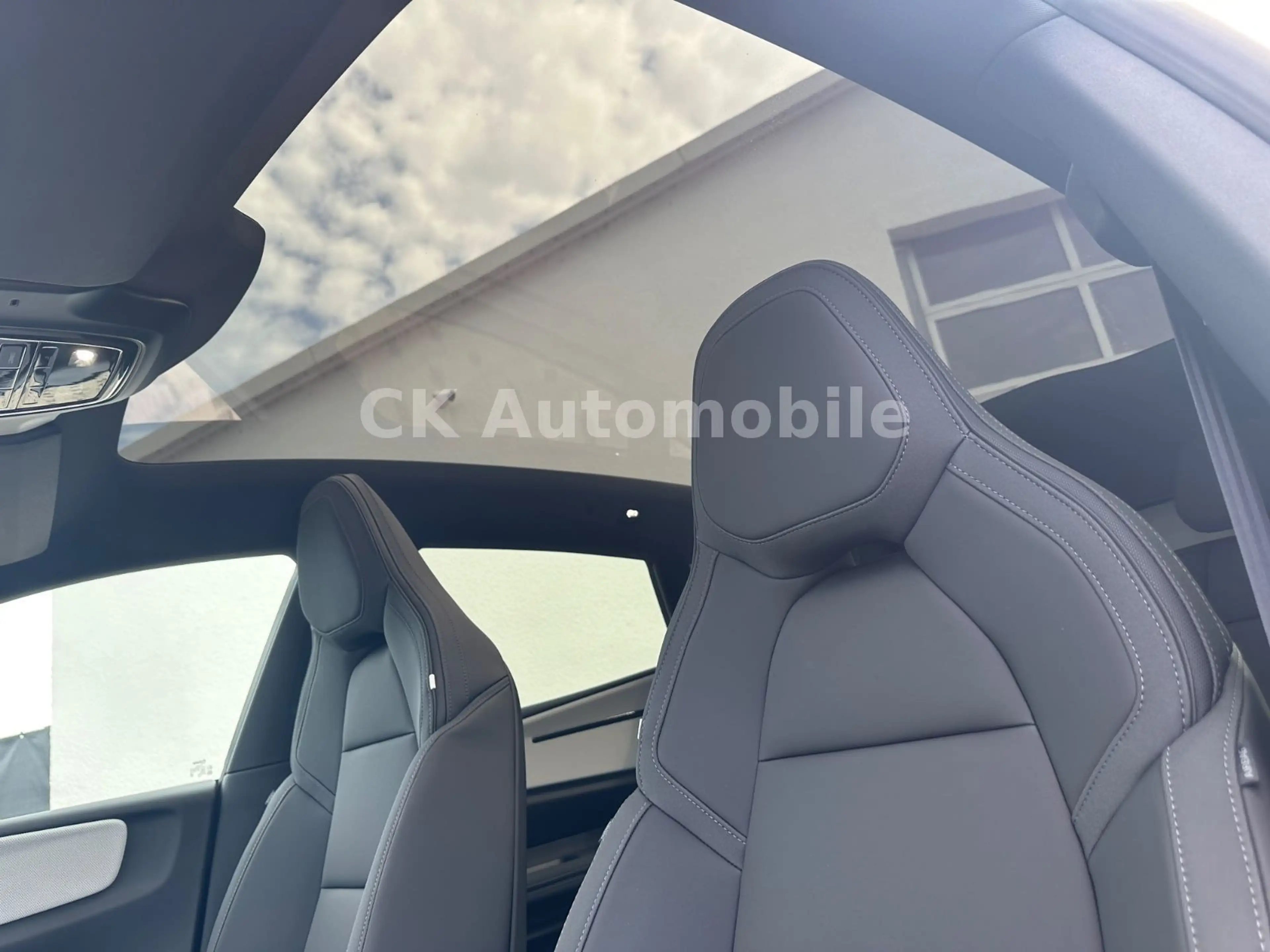 Polestar 4 LRDM 400 kW Long Range Dual/Pano/Head-Up — photo 13