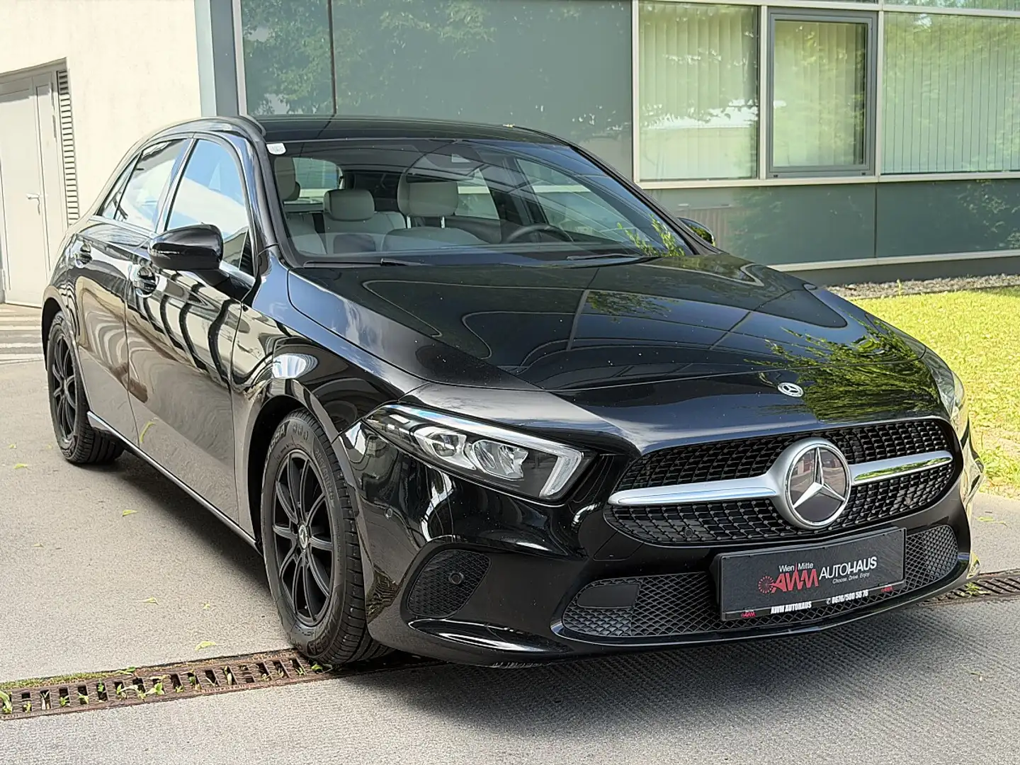 Mercedes-Benz A 180 d Aut. | Navi | Kamera | LED | Sitzheizung Schwarz - 2