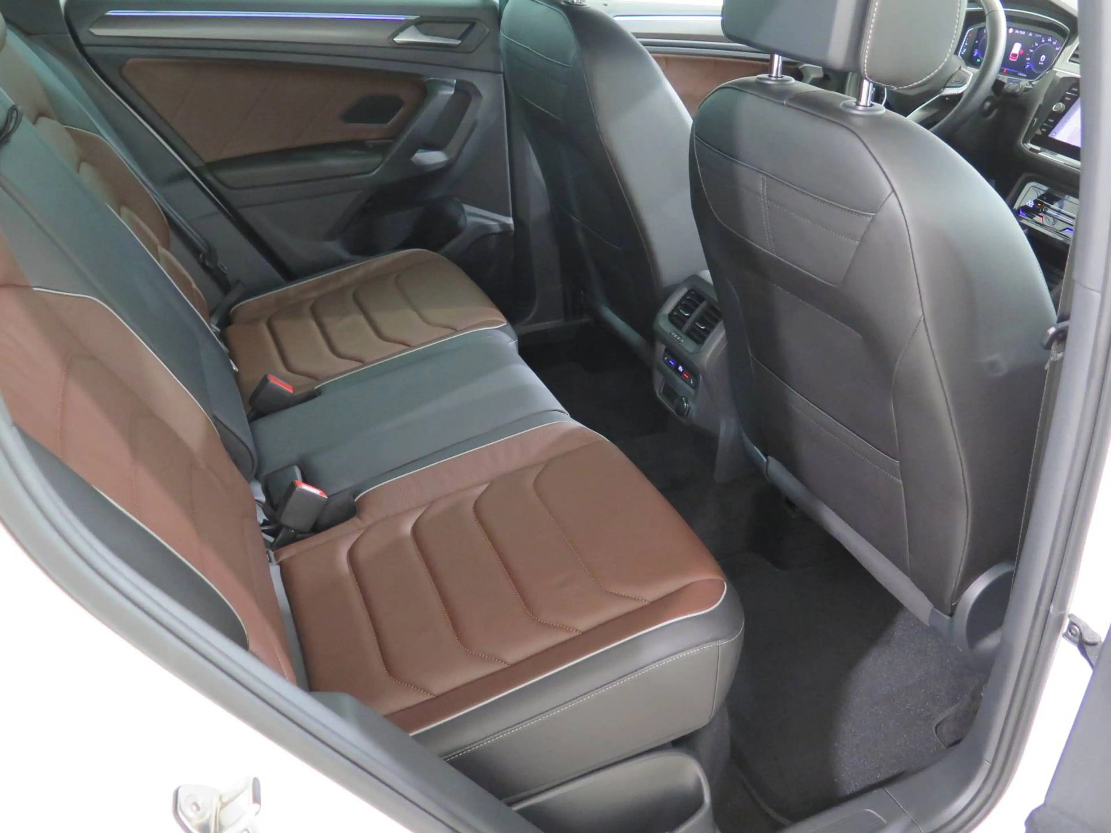 Volkswagen Tiguan Elegance 4Motion, Standh,AHK,Leder,Matrix,ACC — photo 13