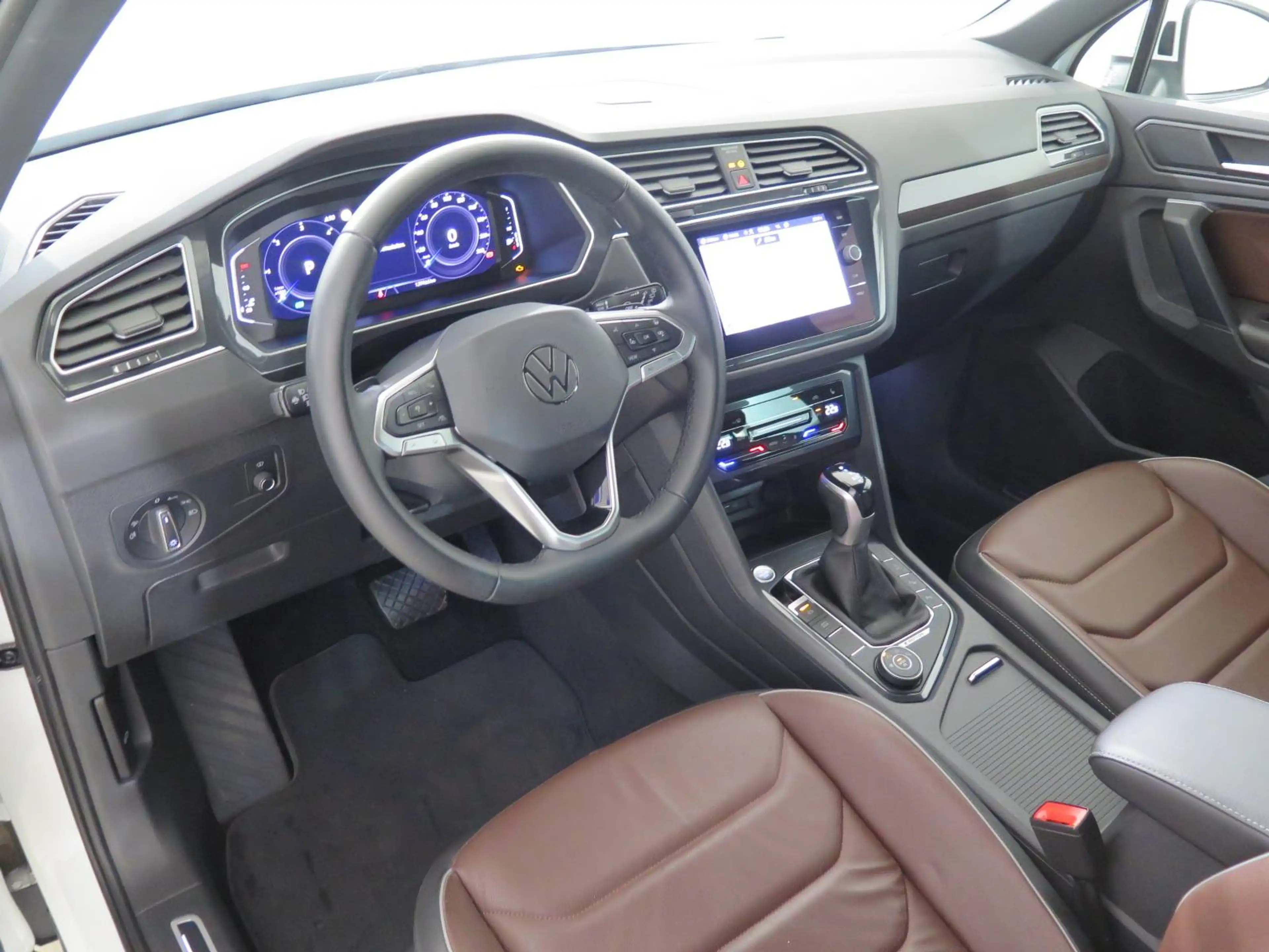 Volkswagen Tiguan Elegance 4Motion, Standh,AHK,Leder,Matrix,ACC — photo 6