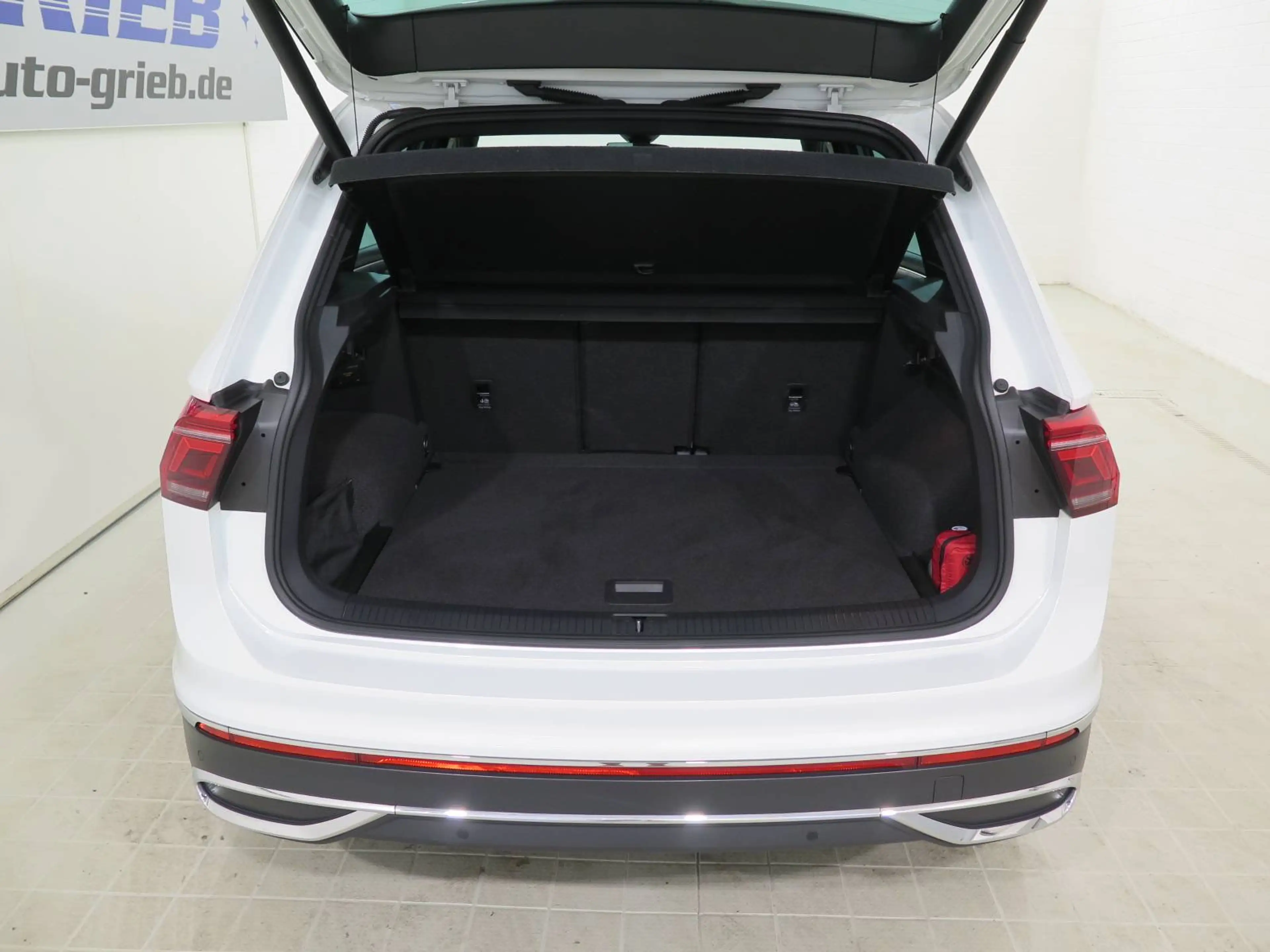 Volkswagen Tiguan Elegance 4Motion, Standh,AHK,Leder,Matrix,ACC — photo 5