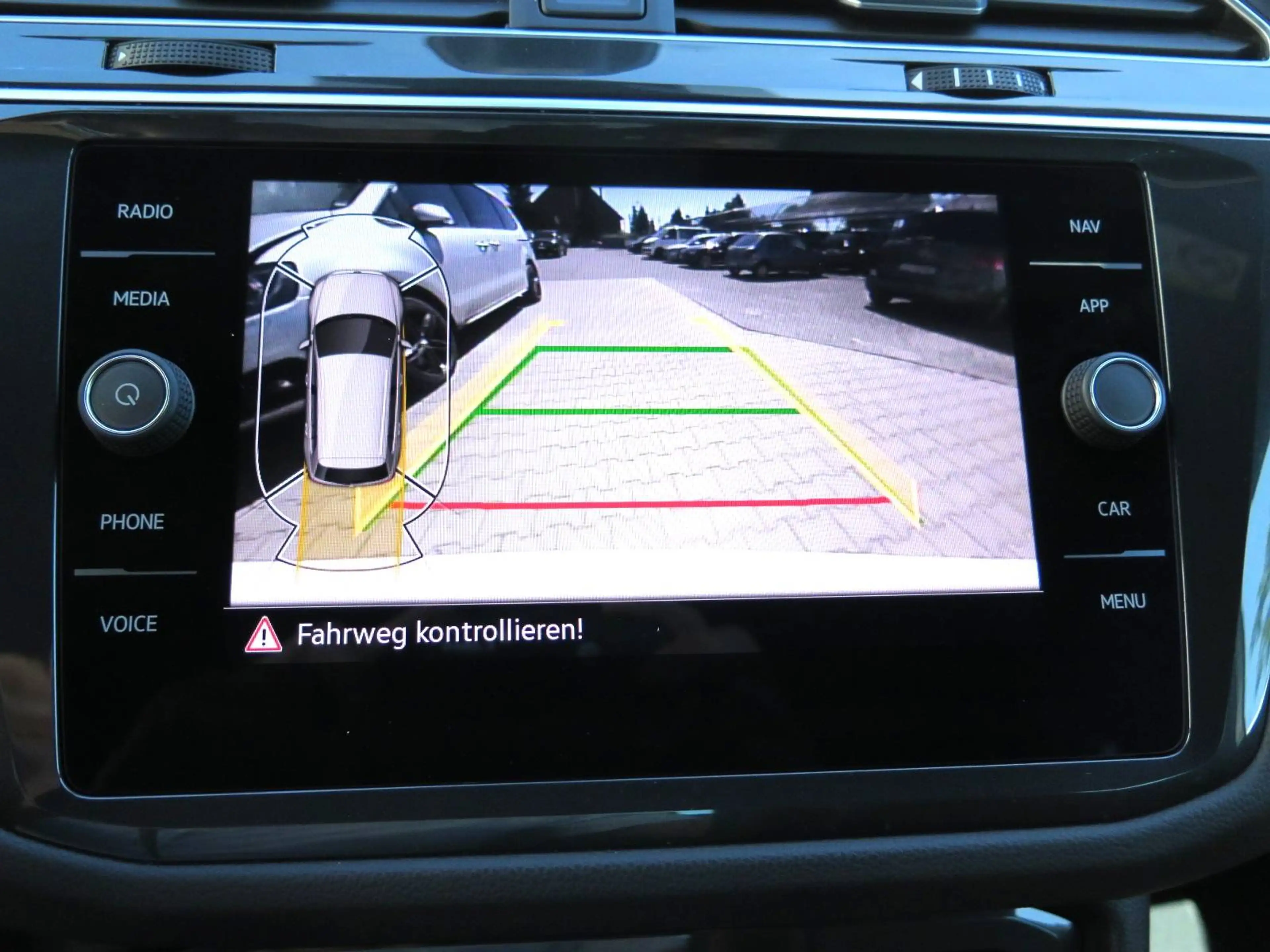 Volkswagen Tiguan Elegance 4Motion, Standh,AHK,Leder,Matrix,ACC — photo 16