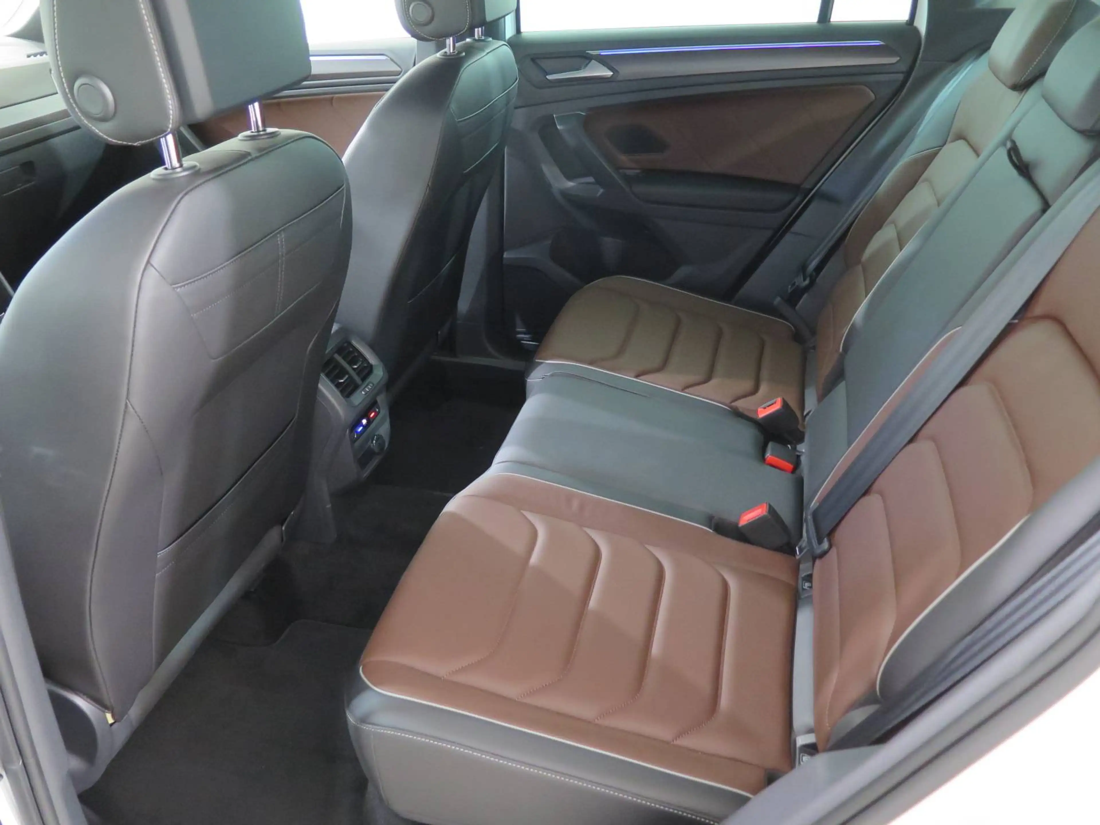 Volkswagen Tiguan Elegance 4Motion, Standh,AHK,Leder,Matrix,ACC — photo 12