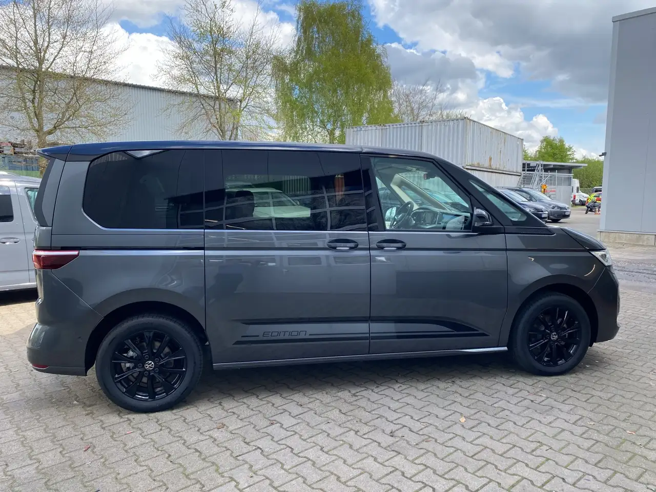 Volkswagen T7 Multivan 2.0 TDI DSG Edition Pano 15