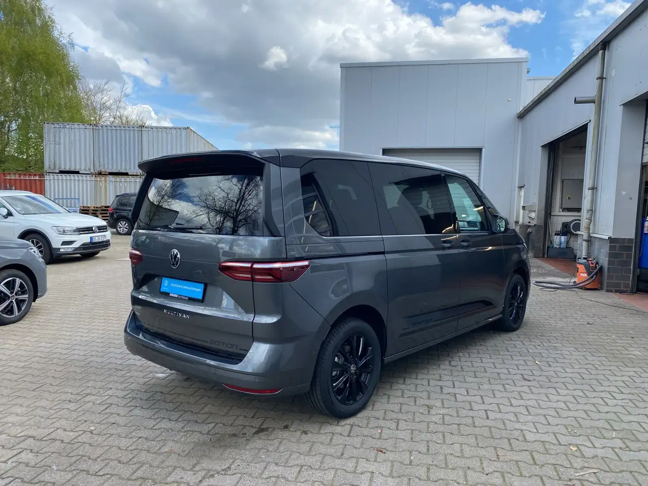 Volkswagen T7 Multivan 2.0 TDI DSG Edition Pano 14