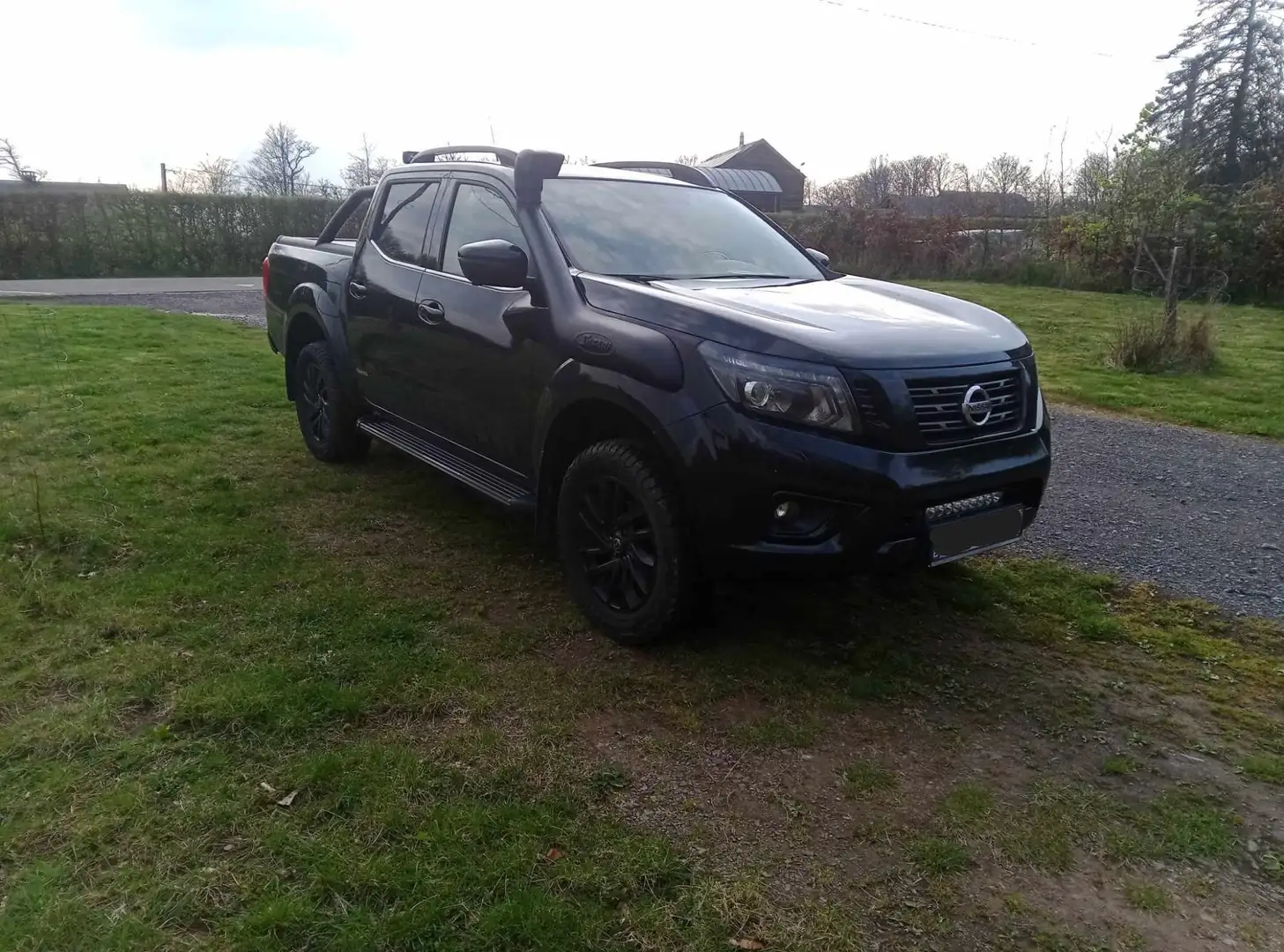 Nissan NP300 2.3 dCi 4WD N-Guard Negro - 1