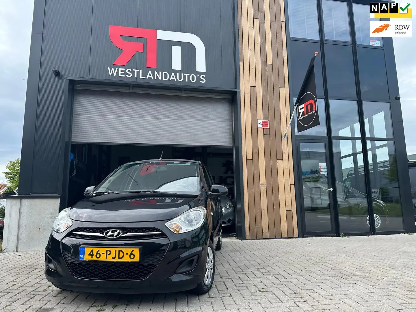 Hyundai i10 1.1 i-Drive Cool/airco/NAP/dealer onderhouden/ 2 s Zwart - 1