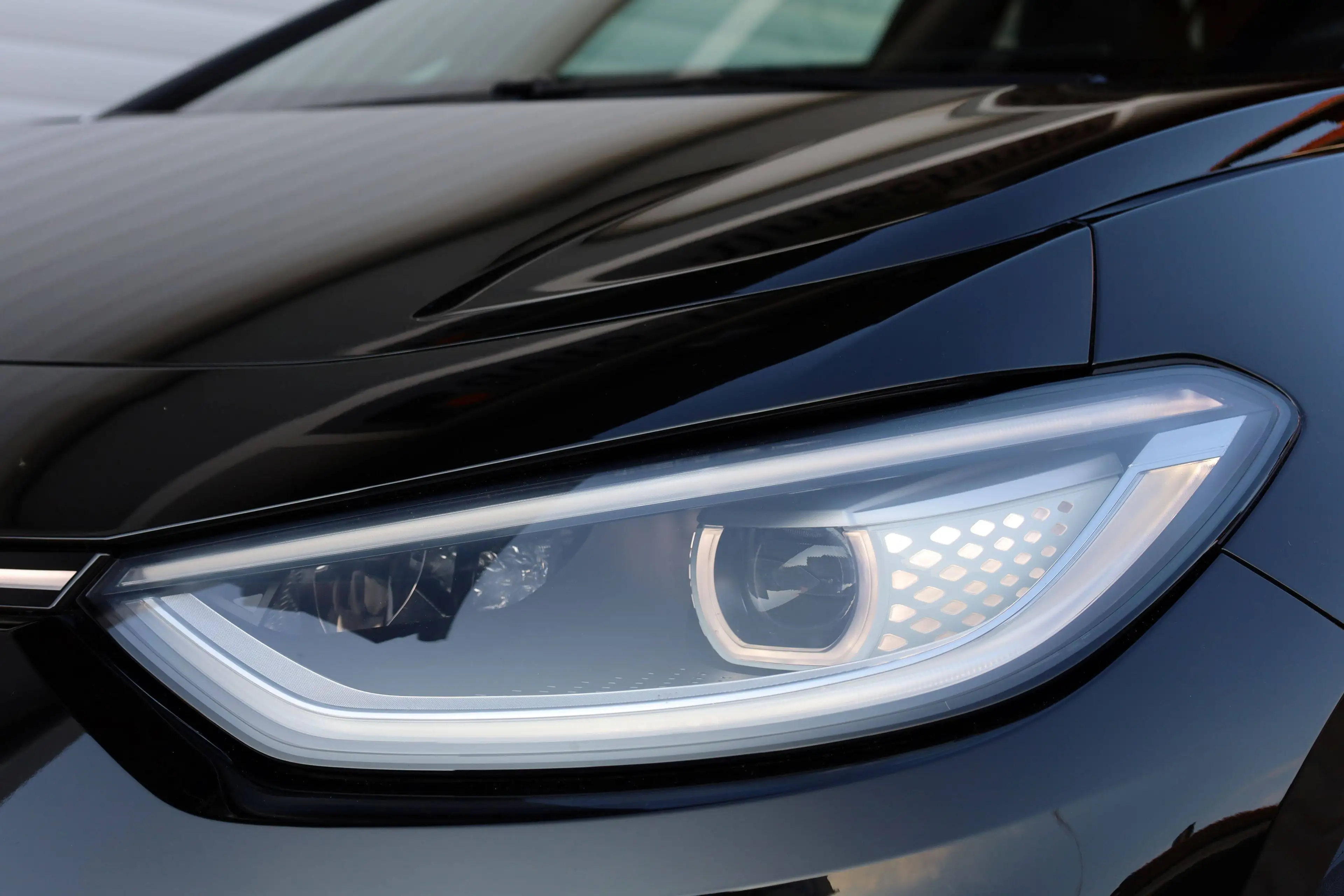 Volkswagen ID.3 ID. 3 PRO 62kWh MOVE *WP-MATRIX-ACC-AHK-NAVI-SHZ-DAB-LEDER-8_fach* — photo 5
