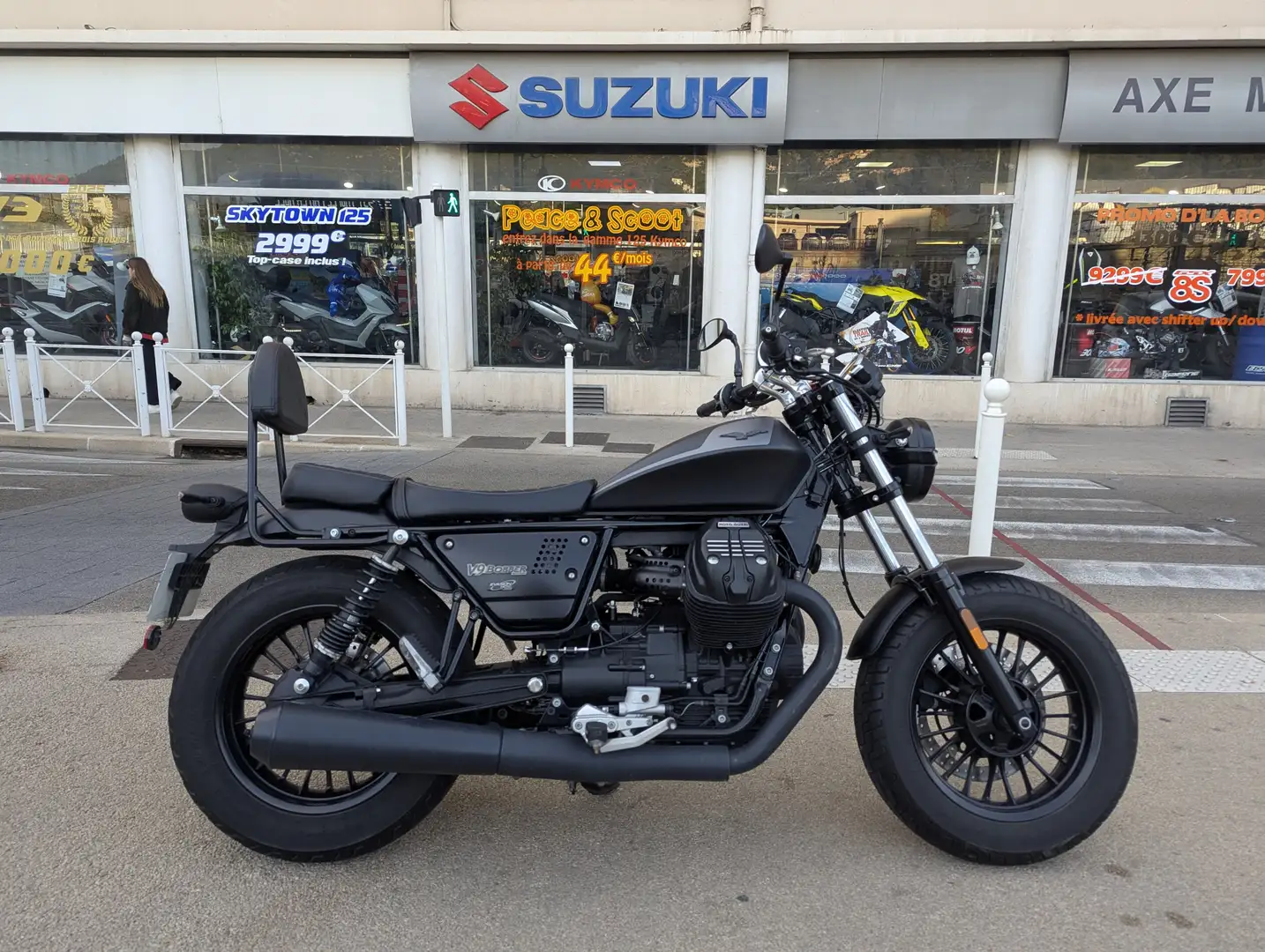 Moto Guzzi V 9 Negru - 2