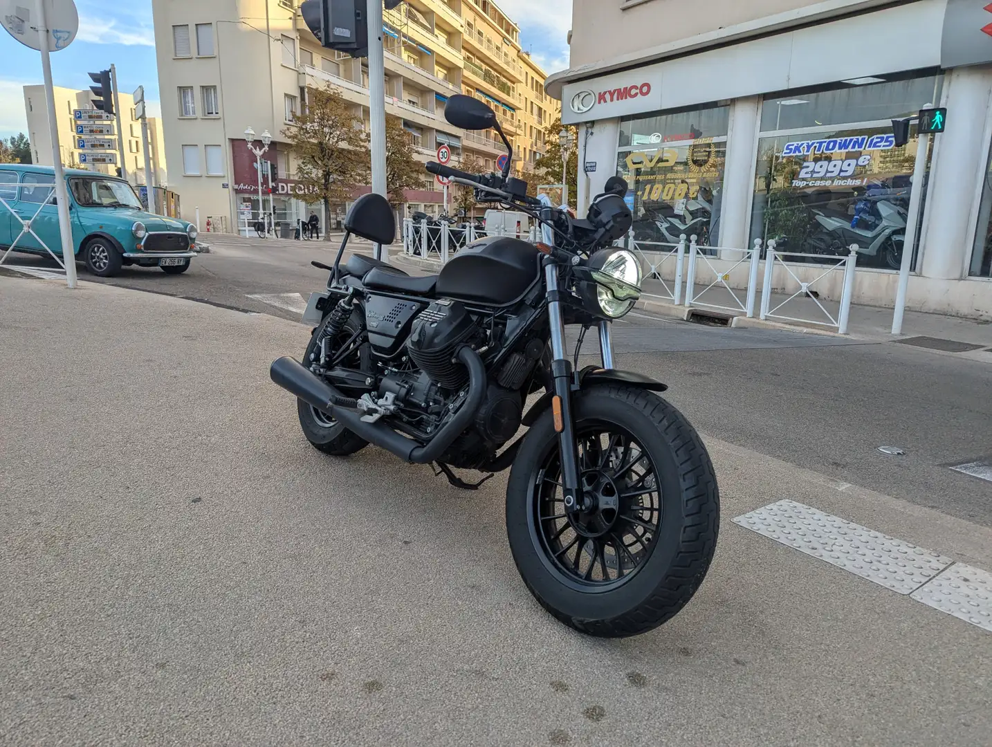 Moto Guzzi V 9 Negru - 1