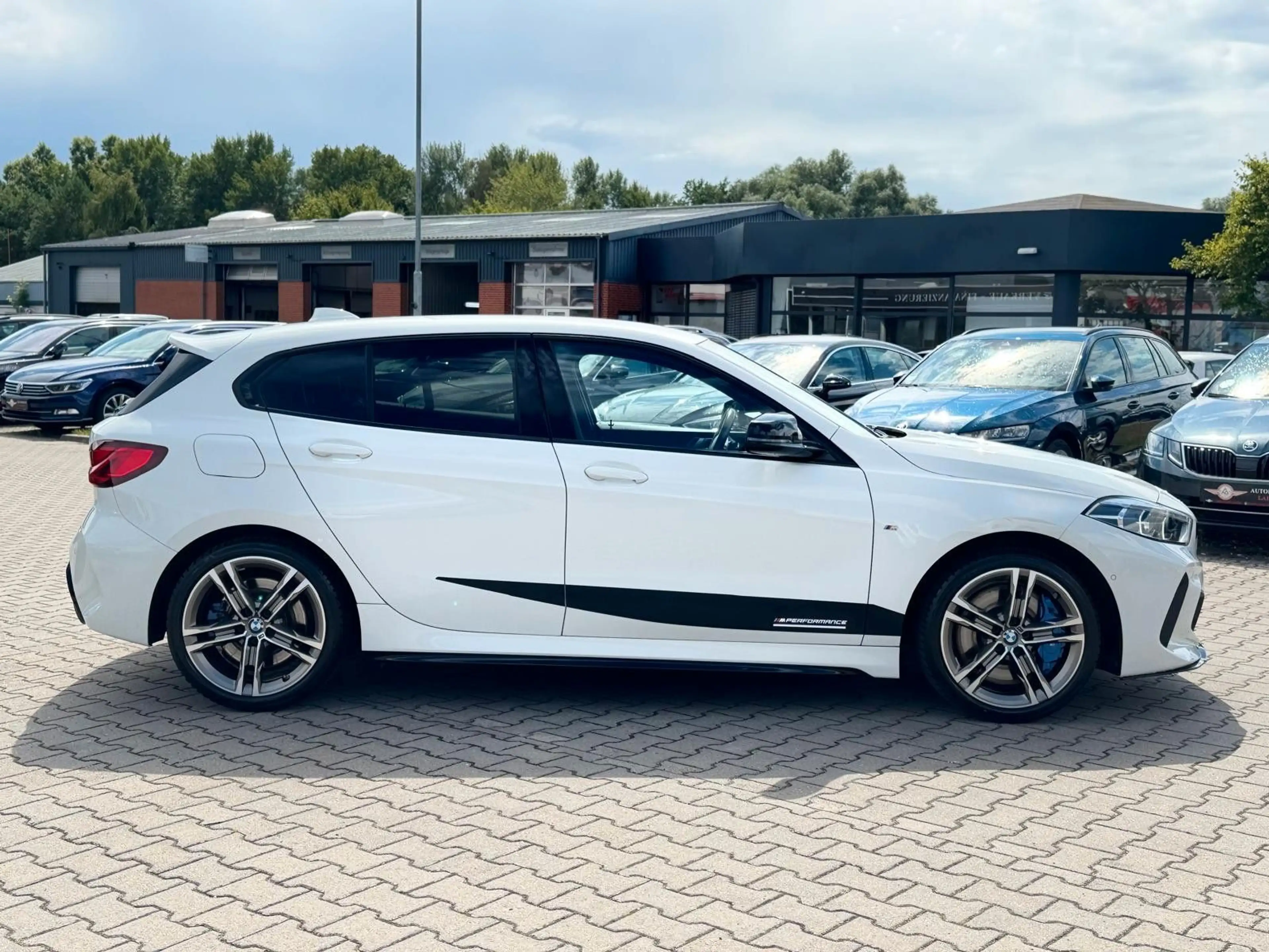 BMW 135 xDrive"Edition-Colorvision"LED*AMBIENTE*PDC — photo 9