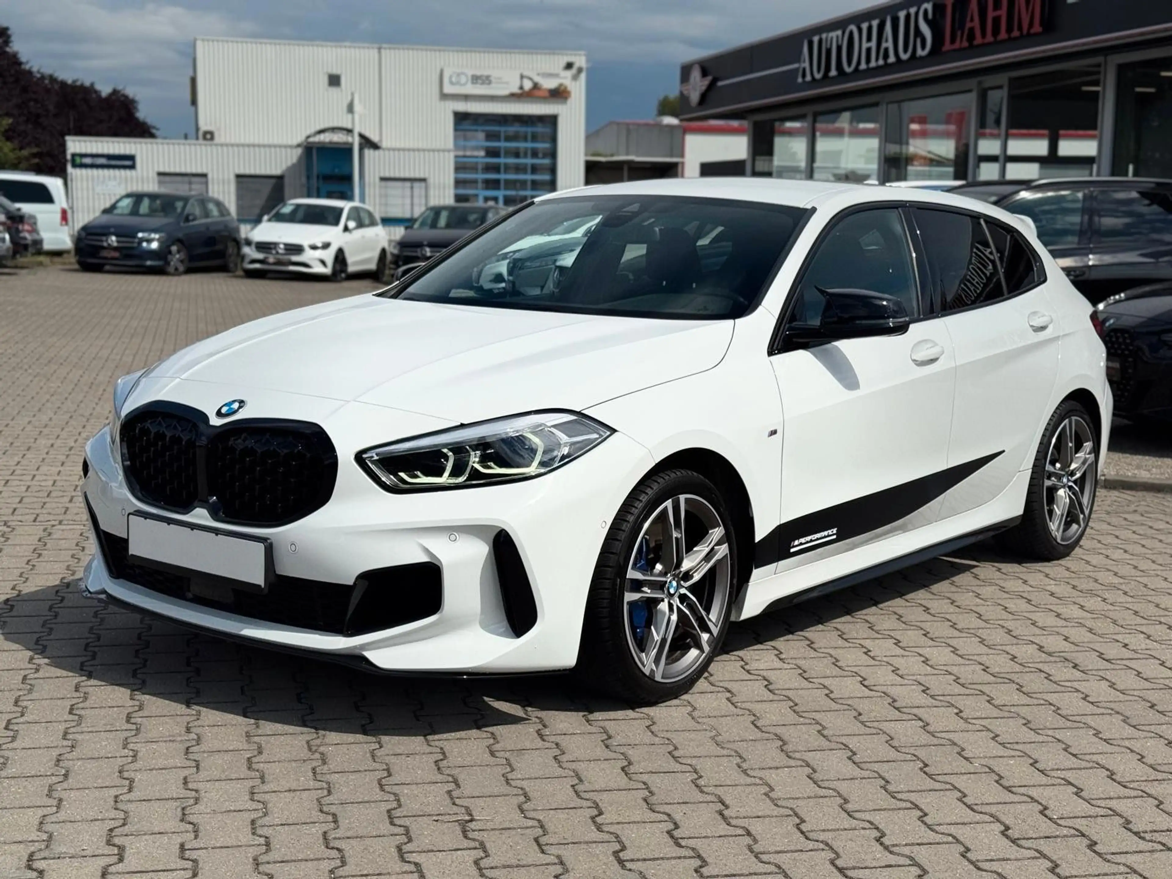 BMW 135 xDrive"Edition-Colorvision"LED*AMBIENTE*PDC — photo 2