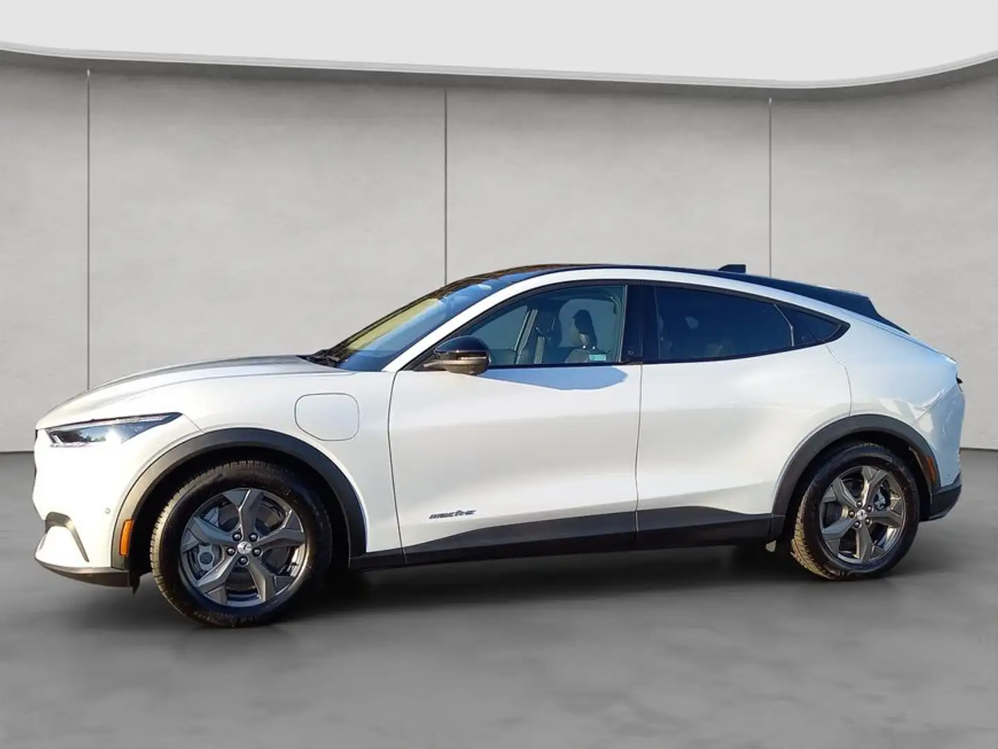 Ford Mustang Mach-E Weiß - 2