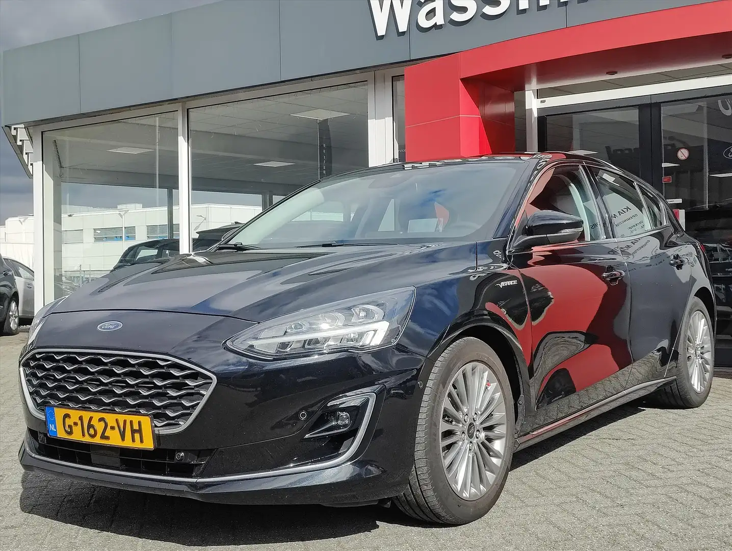 Ford Focus 1.0 EcoBoost 125pk Vignale | Lederen Bekleding | S Zwart - 2