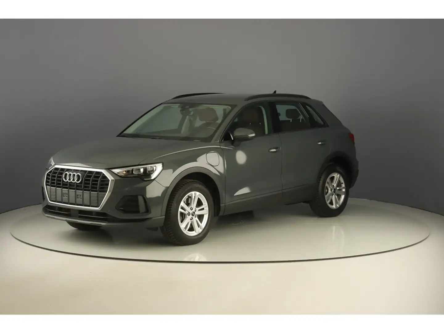 Audi Q3 45TFSIe 245pk Pack Business Gris - 1