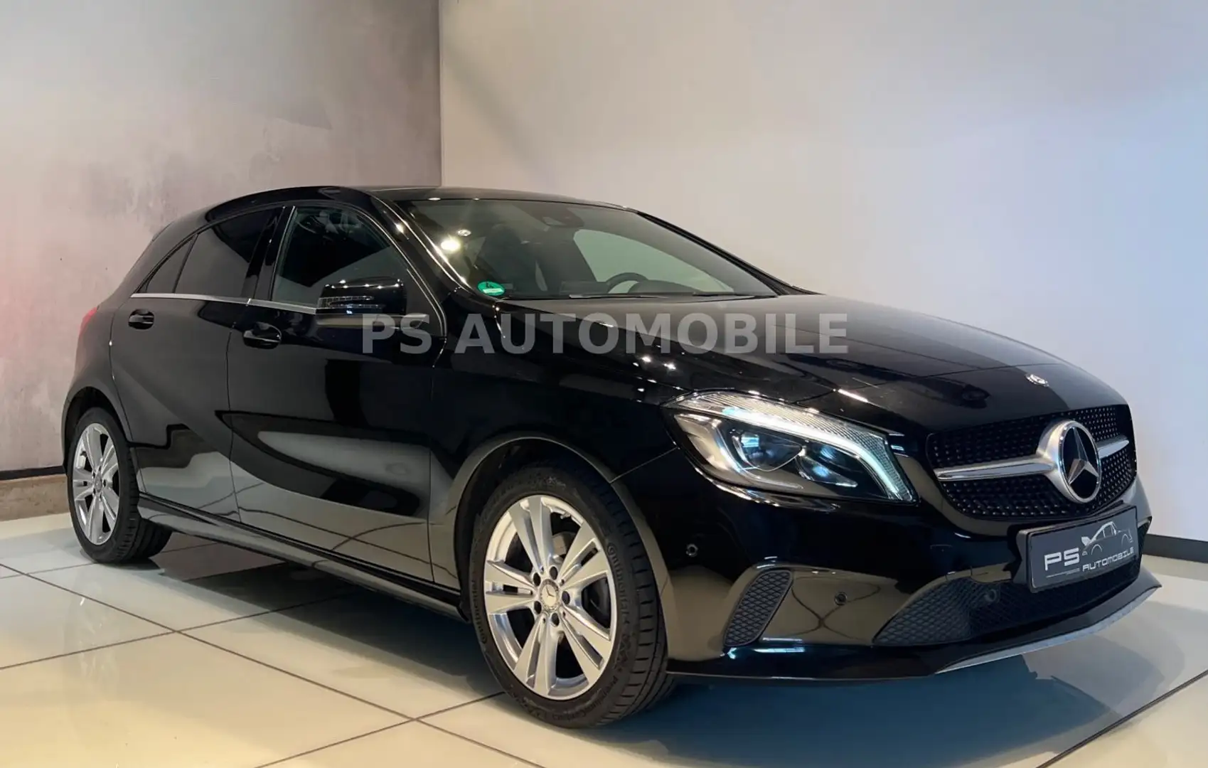 Mercedes-Benz A 180 d SCORE!/LED/KLIMA/NAVI/RFK/PANO Zwart - 1