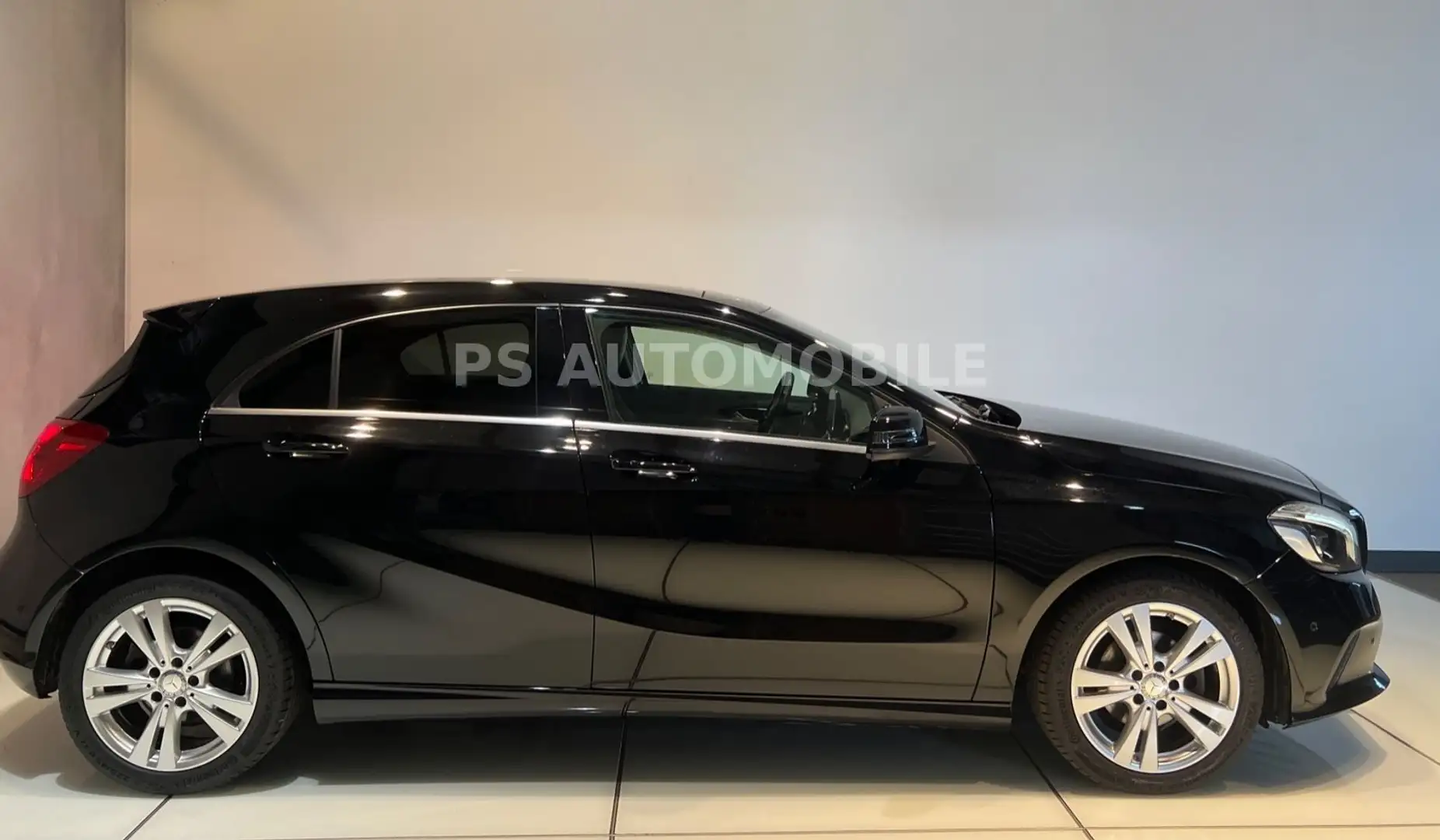 Mercedes-Benz A 180 d SCORE!/LED/KLIMA/NAVI/RFK/PANO Zwart - 2