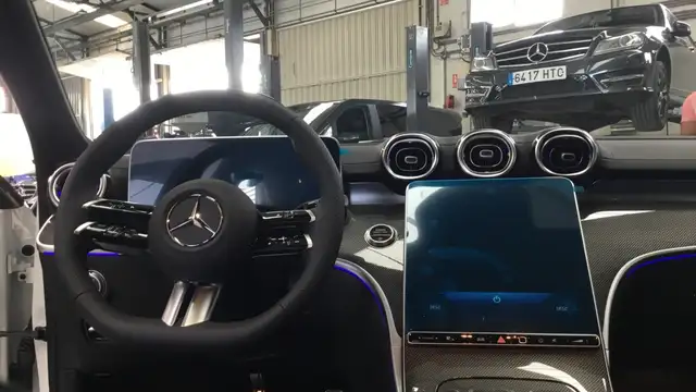 Mercedes-Benz C-Class view 8